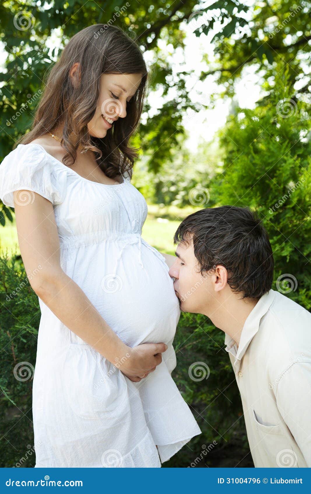 Жена беременна вторым. Беременные жены.