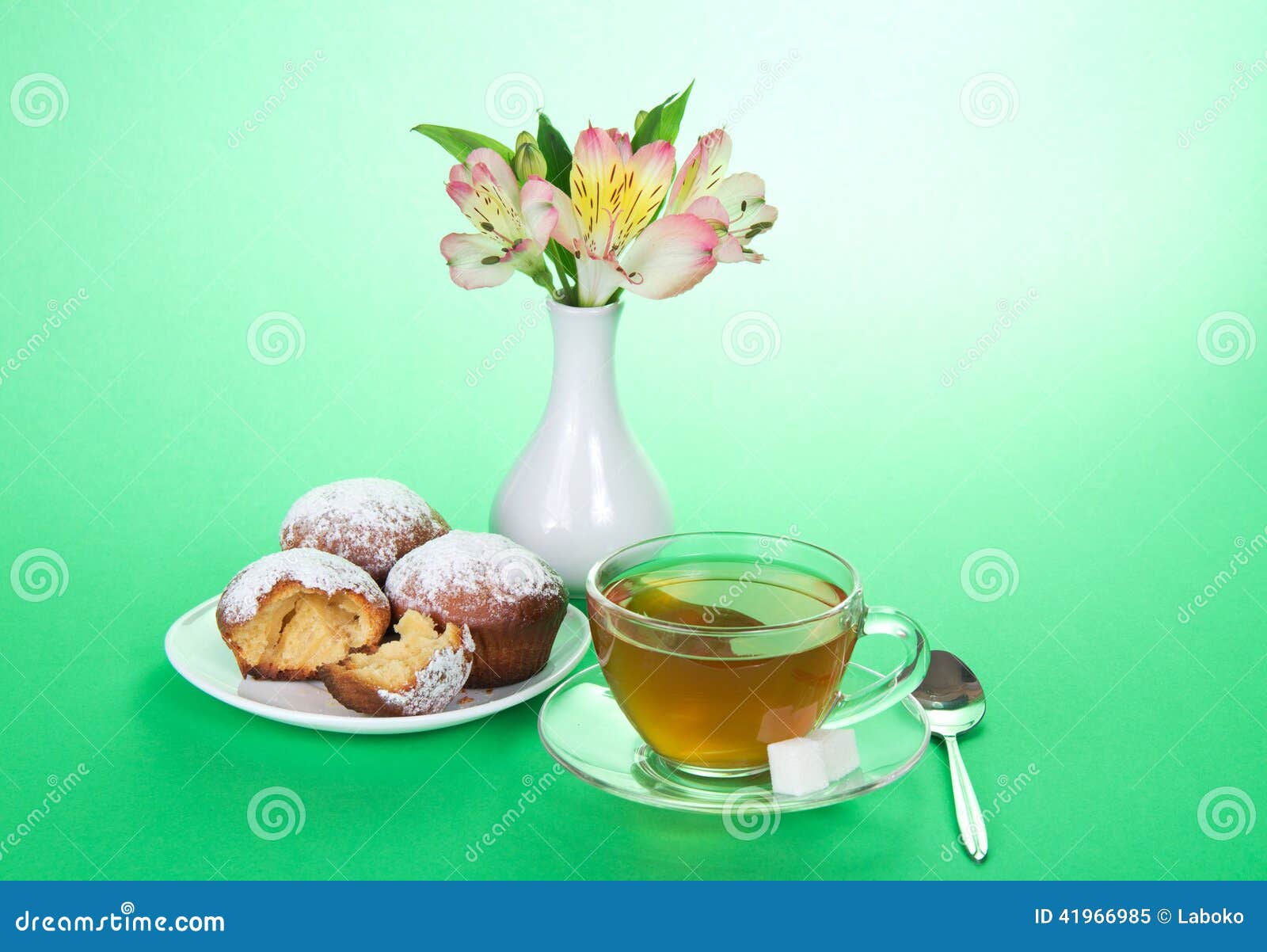 Чай с пирожными для завтрака Стоковое Изображение - изображение  насчитывающей чашка, цветки: 41966985