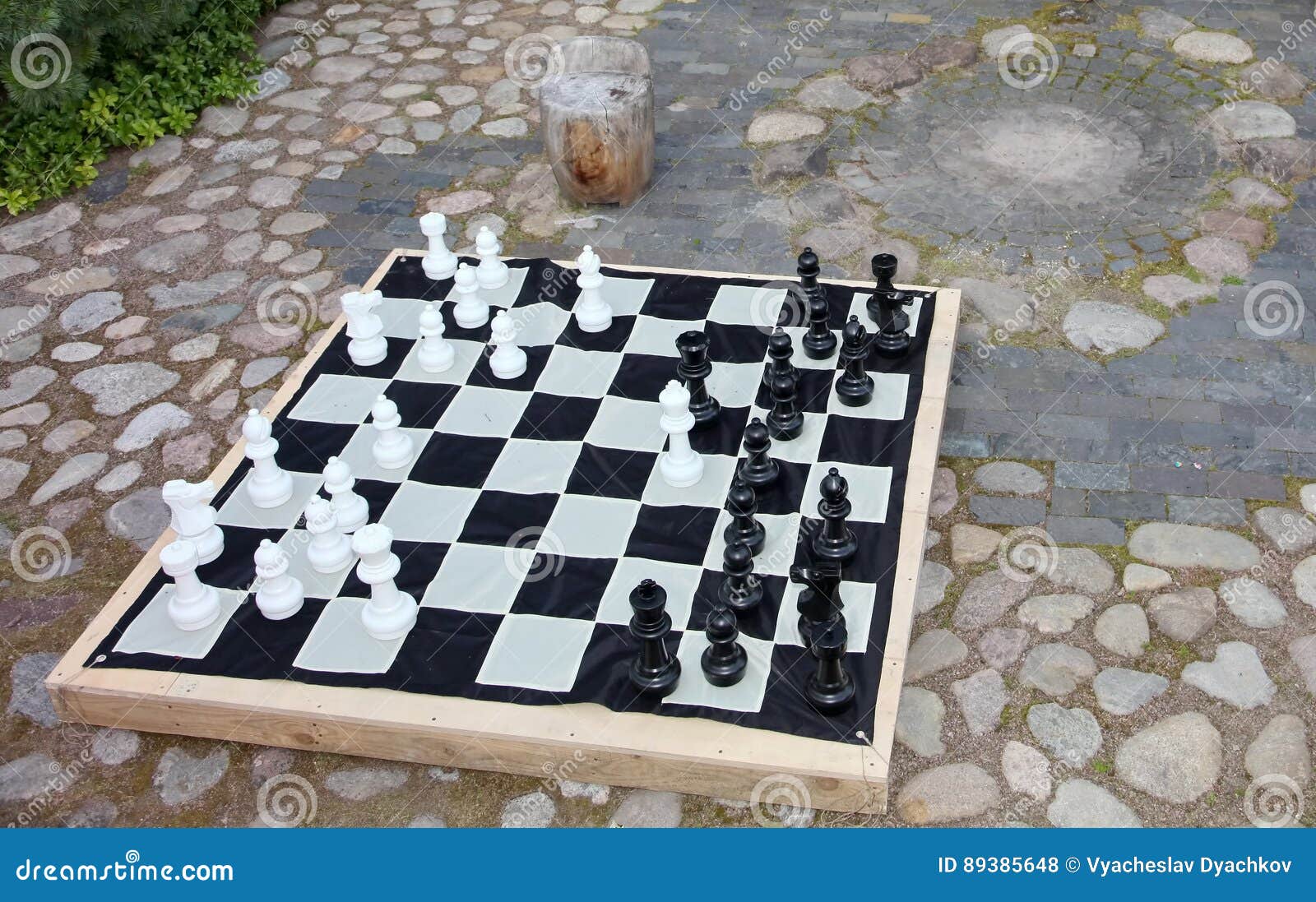 Части Streetchess На Квадрате Доска Шахматов Мирная Сцена Внешней.