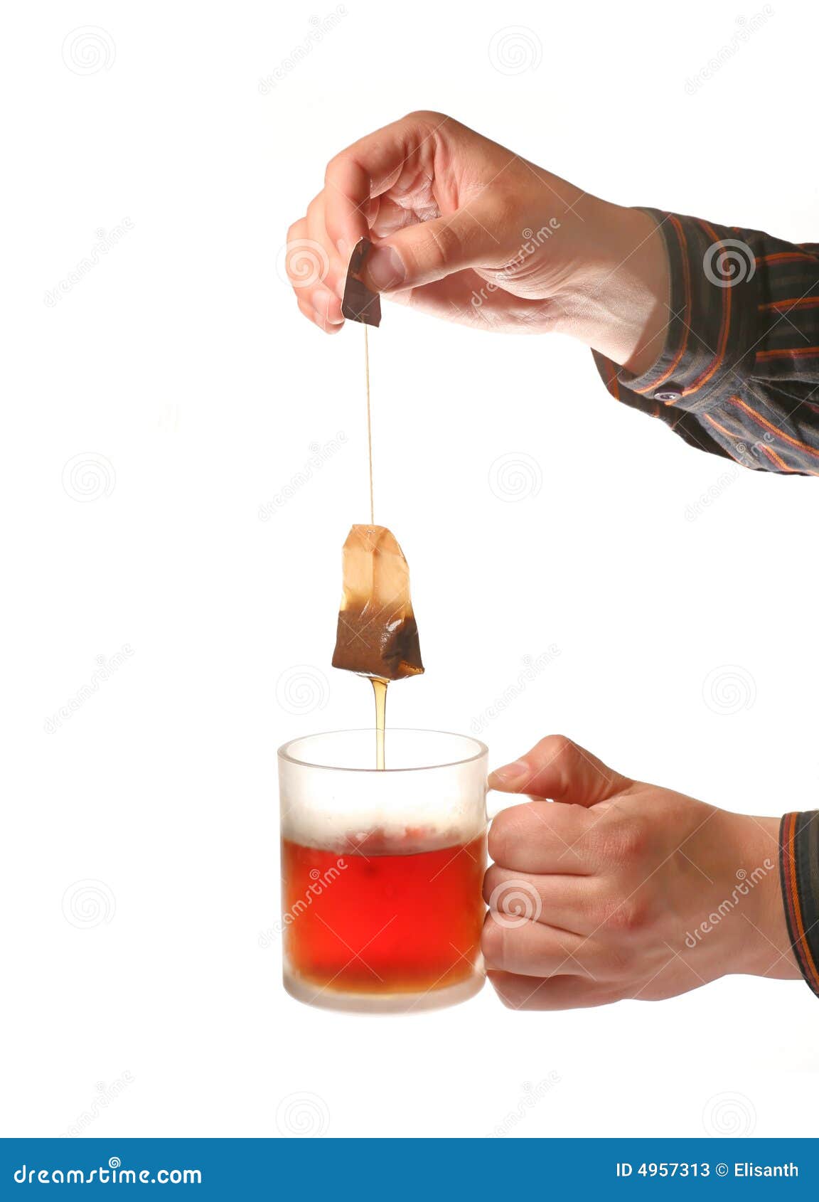 Рука с чаем