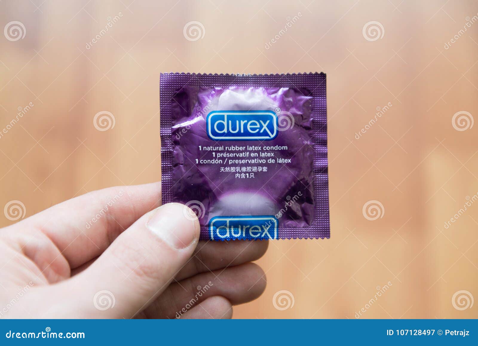почему мой парень не может кончить с презервативом фото 103