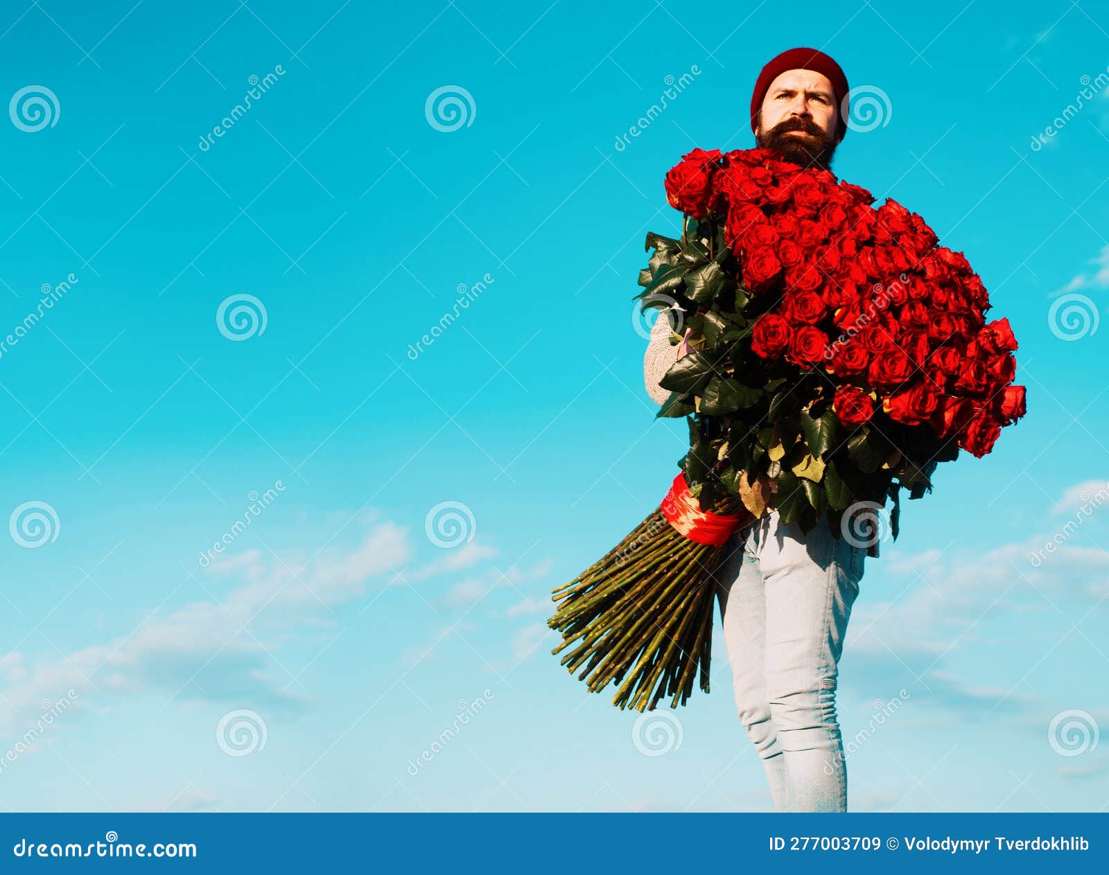 Человек с букетом