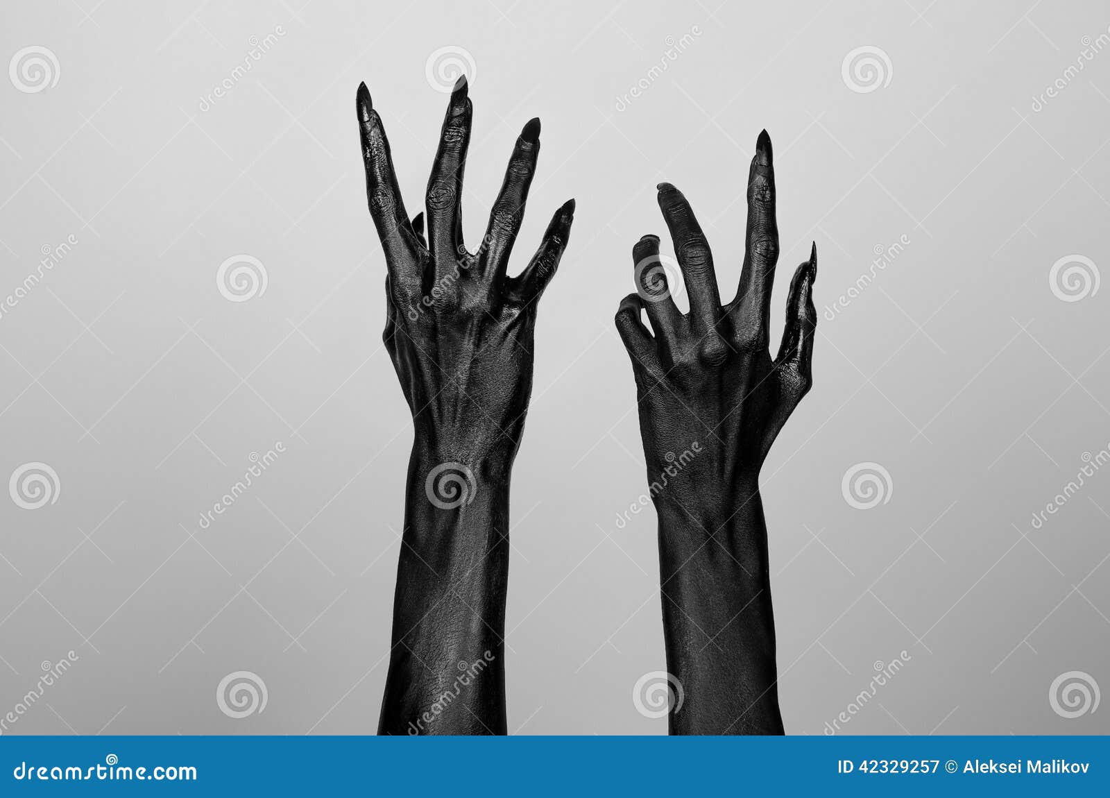 Сонник черные руки. Черная рука. Тонкие руки. Черные тонкие руки смерти.