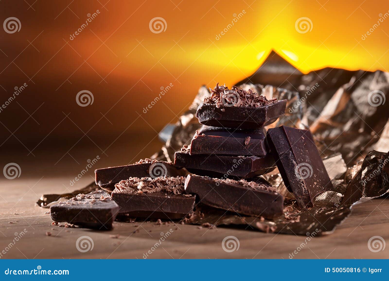 Choco black. Черный шоколад. Шоколад черное золото. Темный шоколад картинки. Бельгийский черный шоколад.