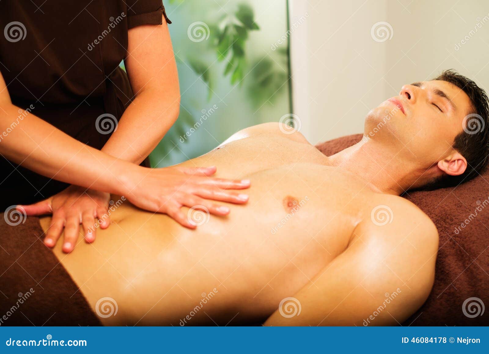 массаж грудью мужчин фото 1
