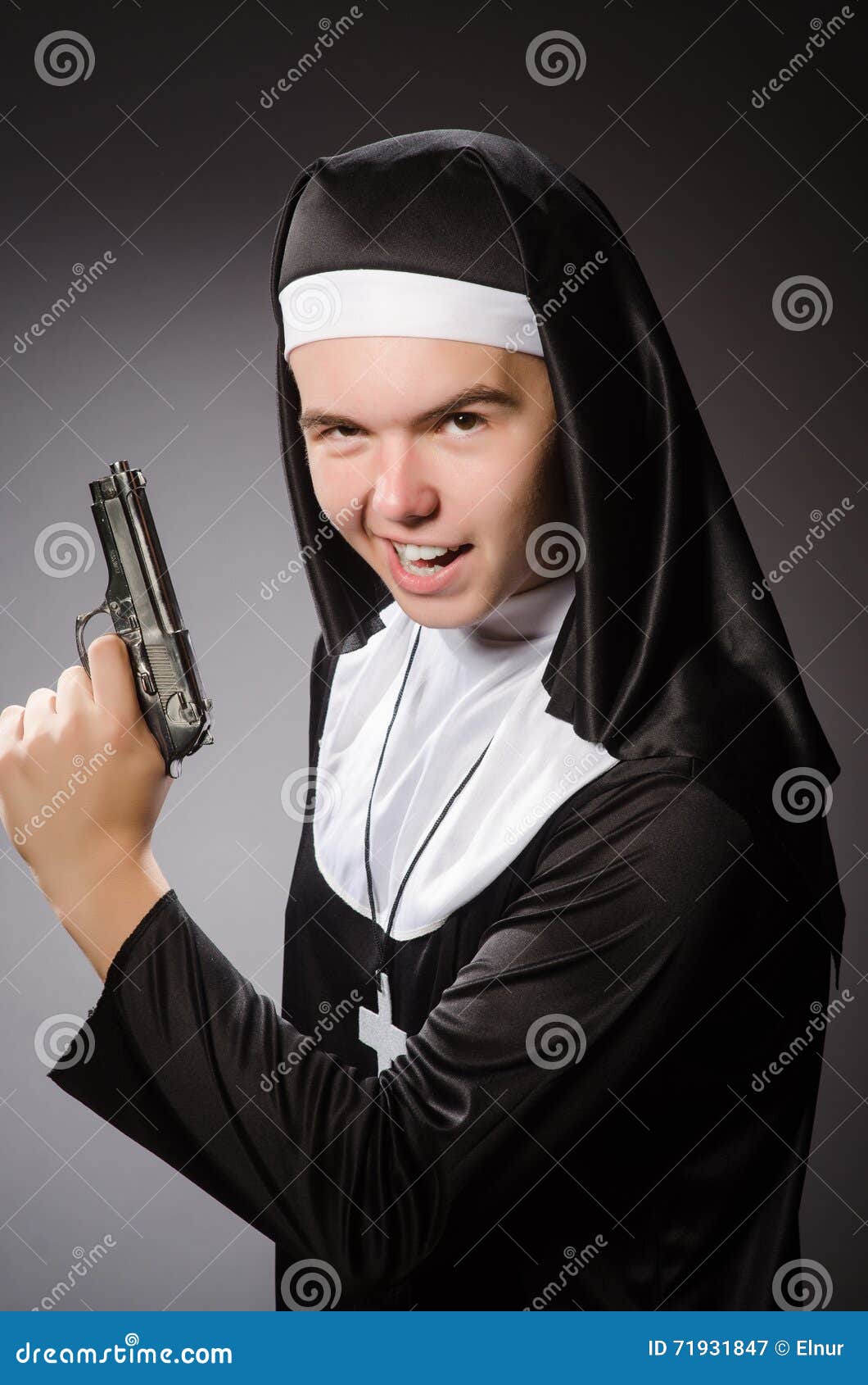 монахиня эстетика. полиция монашки. полиция монашки. ограбление в масках монашек. елизавета гросс.