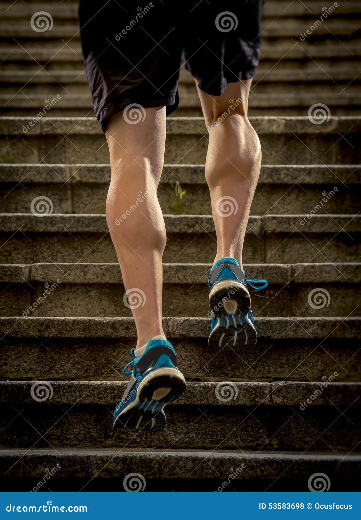 Ее ноги были сильнее. Ноги спортивного человека. Ступеньки ноги спорт. Бег по лестнице мышцы.