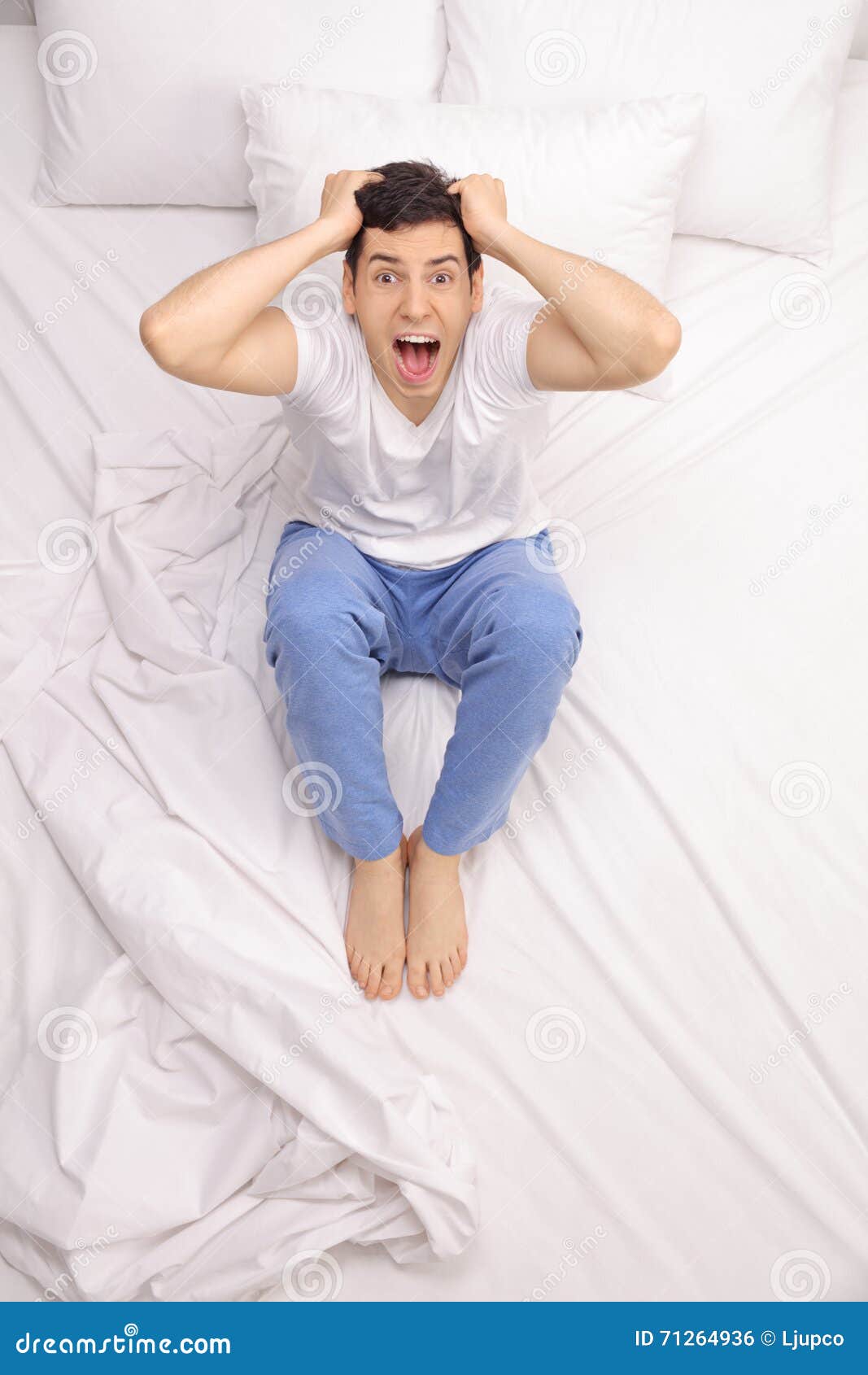 Кричат в постели. Беспокойный человек. Беспокойный человек картинки. Фото беспокойного человека. Angry Bed.