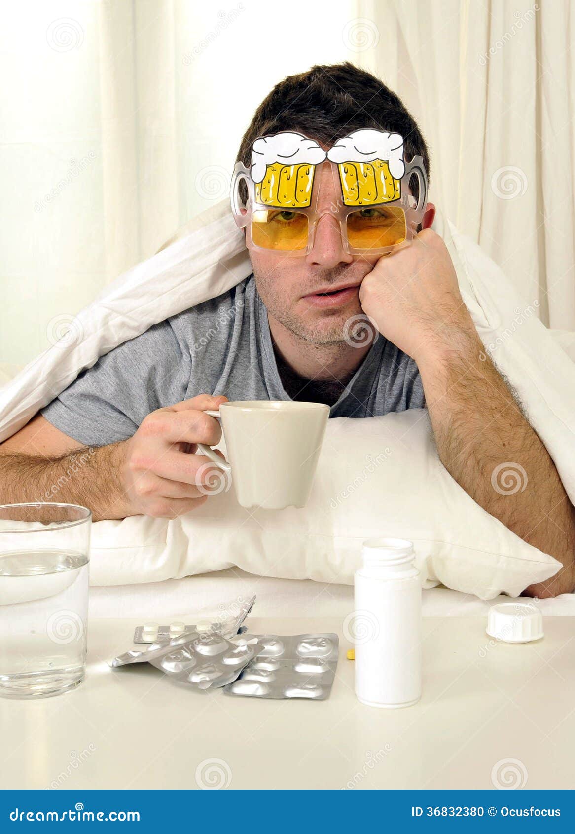 Парень с бодуна. Женщина с похмелья. Девушка утром. Девушка с бодуна. Девушка с бодуна.