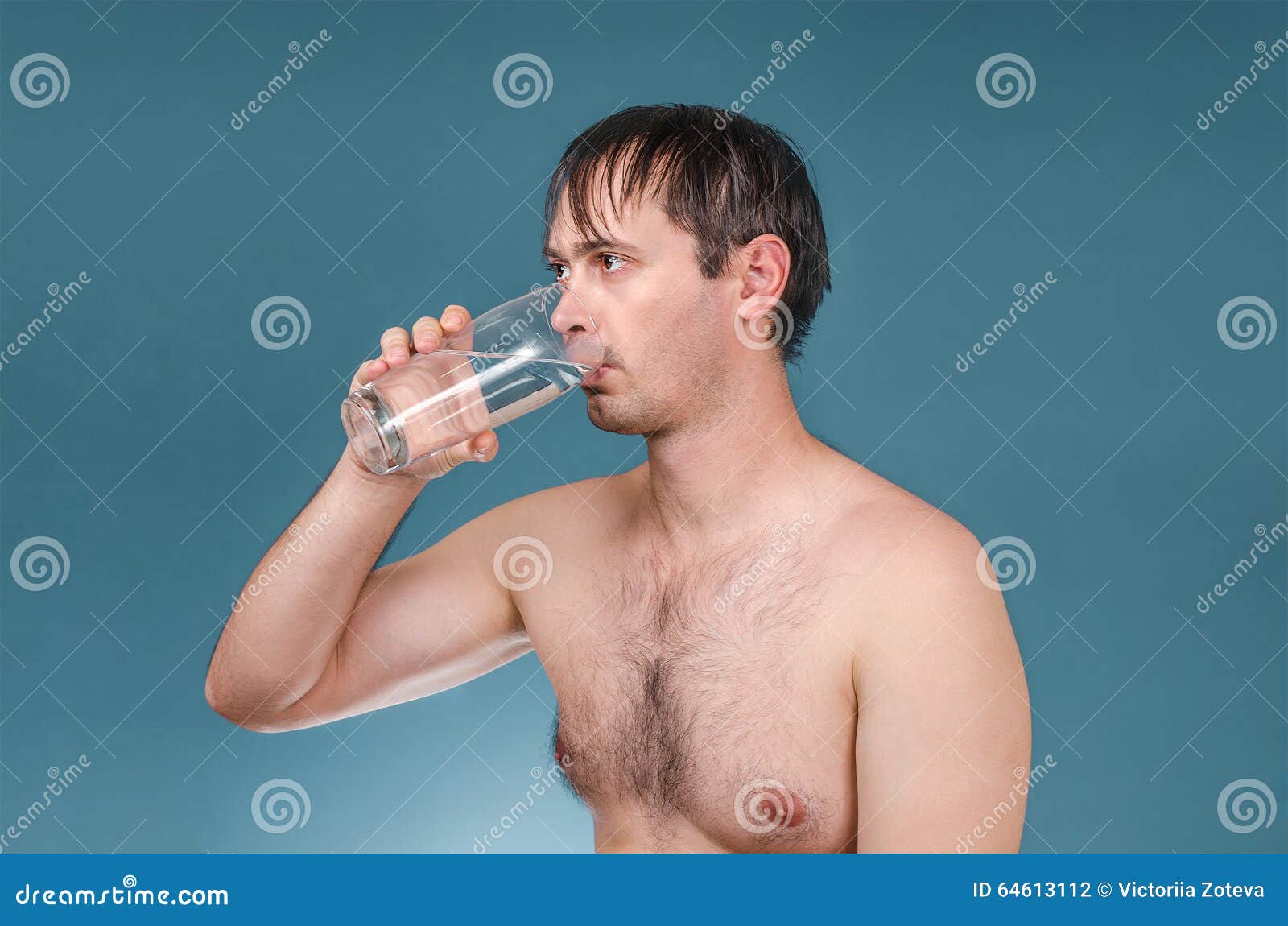 Моча женщины. Напиток моча. Малахов уринотерапия. Гриша выпей мочу. Моча в стакане.