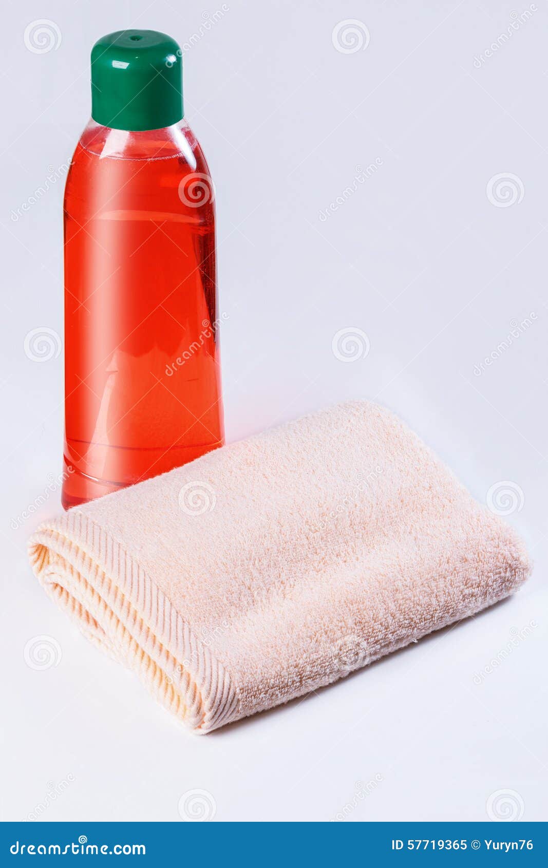 Шампунь полотенце. Шампунь и полотенце. Всякие мылы шампуни полотенчики салфетки. Набор мен полотенце и бытылка красная. Что означает шампунь пакет полотенце.