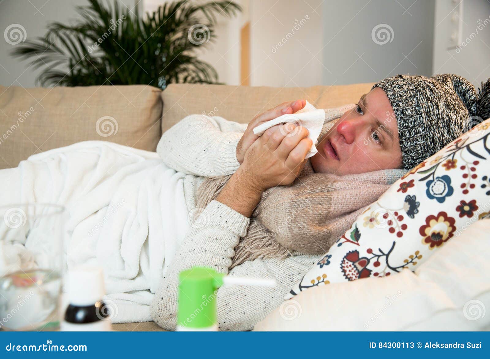 Как выглядит заболевшим. Человек болеет. Больной желтой лихорадкой. Фото болеющего человека.
