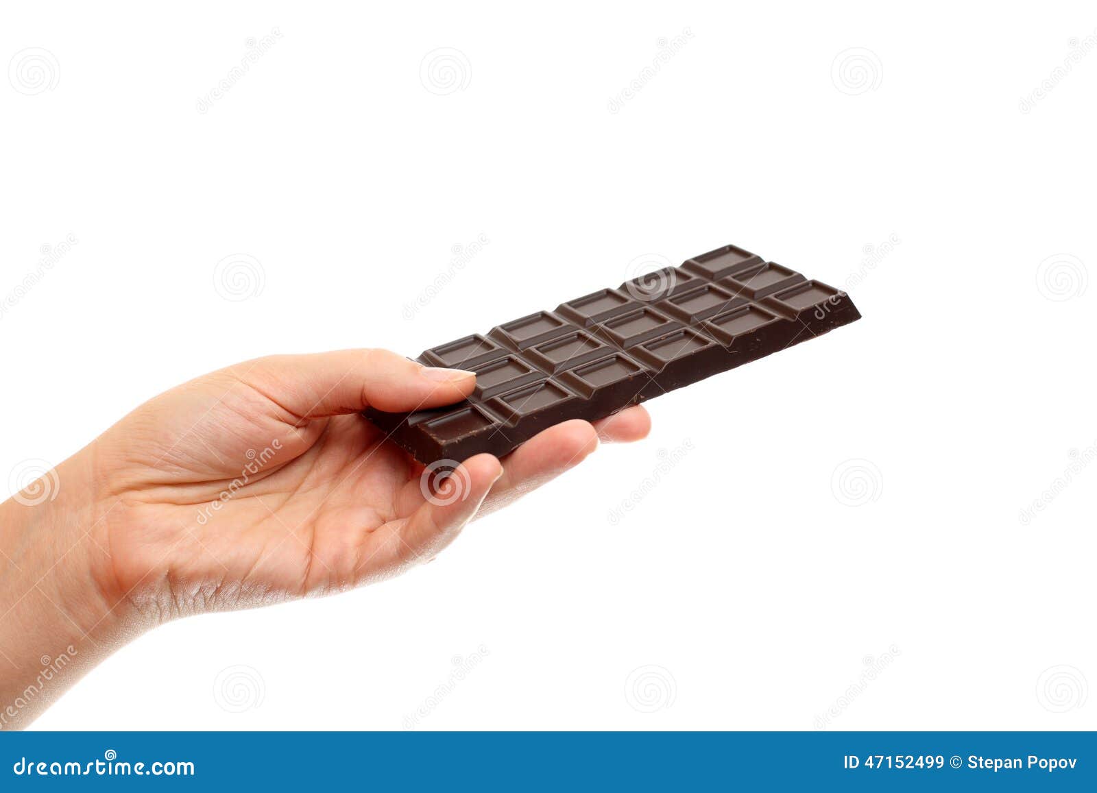 Дядя тянет руку в руке шоколадка. Шоколадка в руке. Кусочек шоколада в руке. Плитка шиколада в руках. Плитка шоколада в руке.