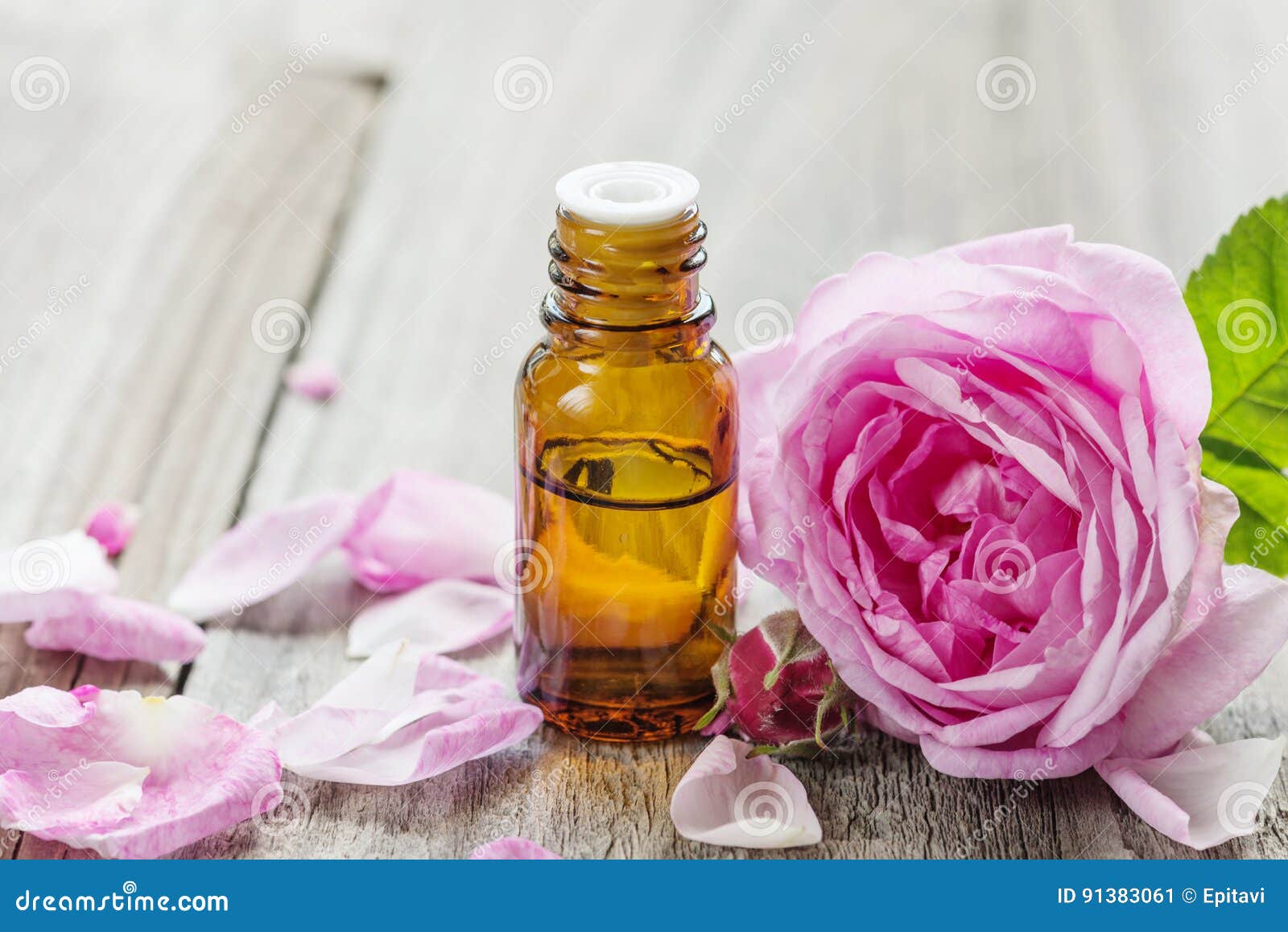 Запах розового масла. Розы маслом. Розовое масло сырье.