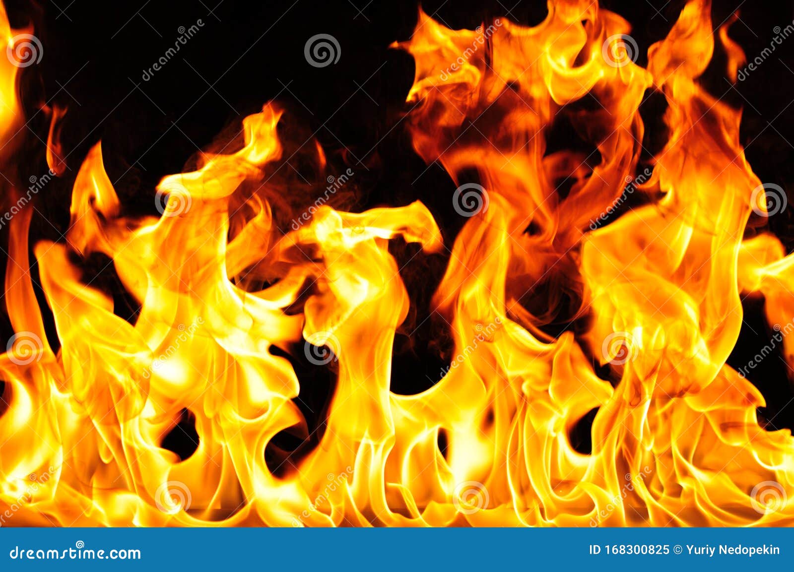 Языки пламени на черном фоне Стоковое Изображение - изображение  насчитывающей снизу, изолировано: 168300825