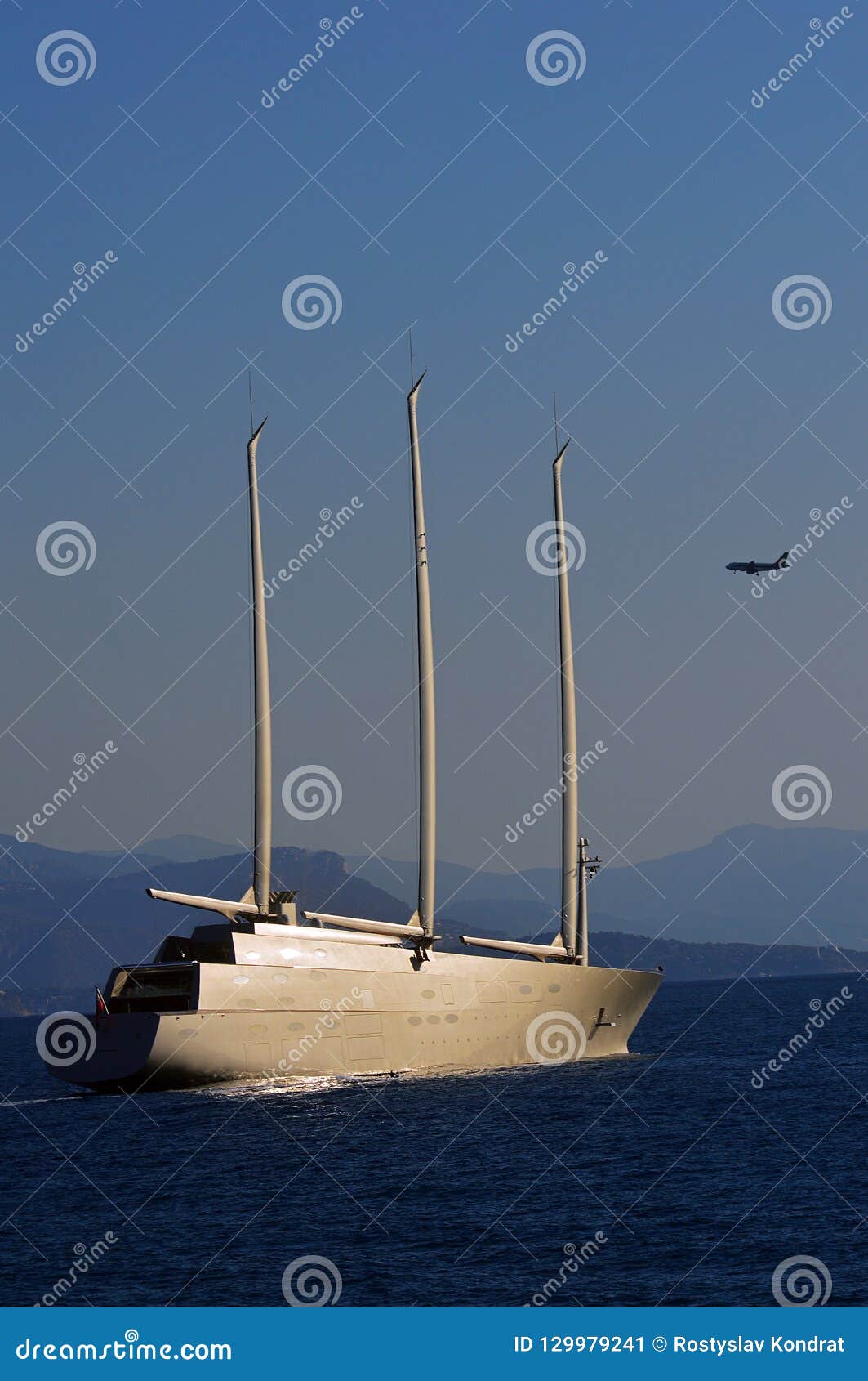 Яхта Мир Фото