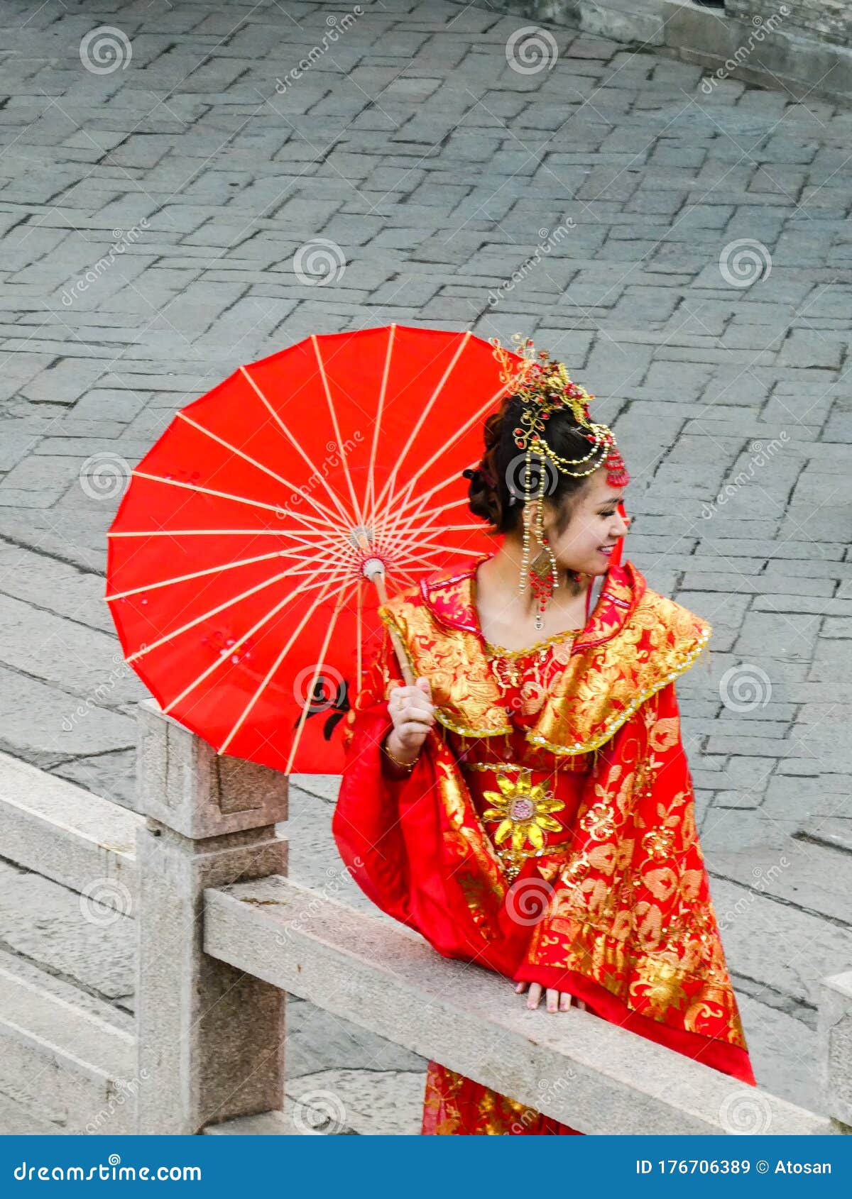 上海朱家角古镇国服女性威尼斯华人编辑类库存图片 图片包括有礼服 地理 服装 外部 运河 上海朱家角古镇国服女性威尼斯华人编辑类库存图片 图片包括有礼服 地理 服装 外部 运河