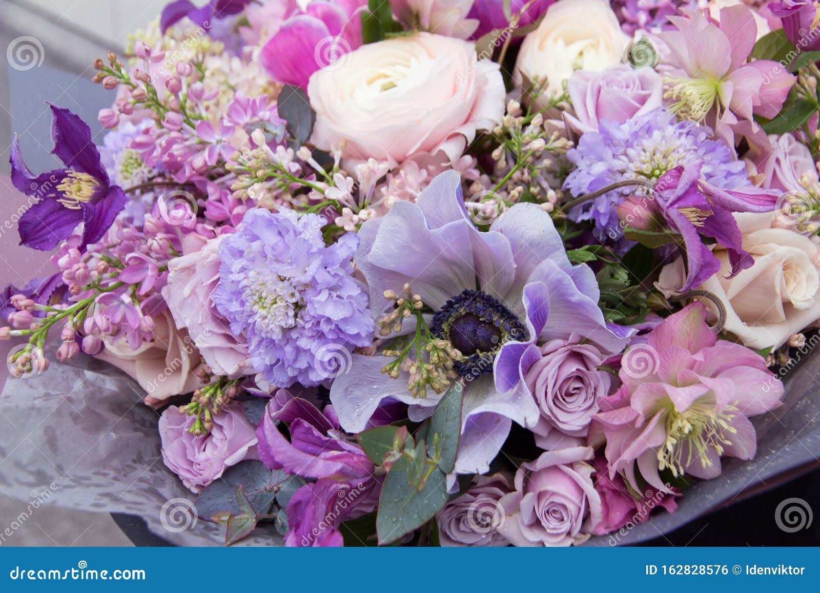 不同花玫瑰花的花匠粉红色紫蓝色婚花特写花背景库存照片 图片包括有五颜六色 颜色 精妙 绽放