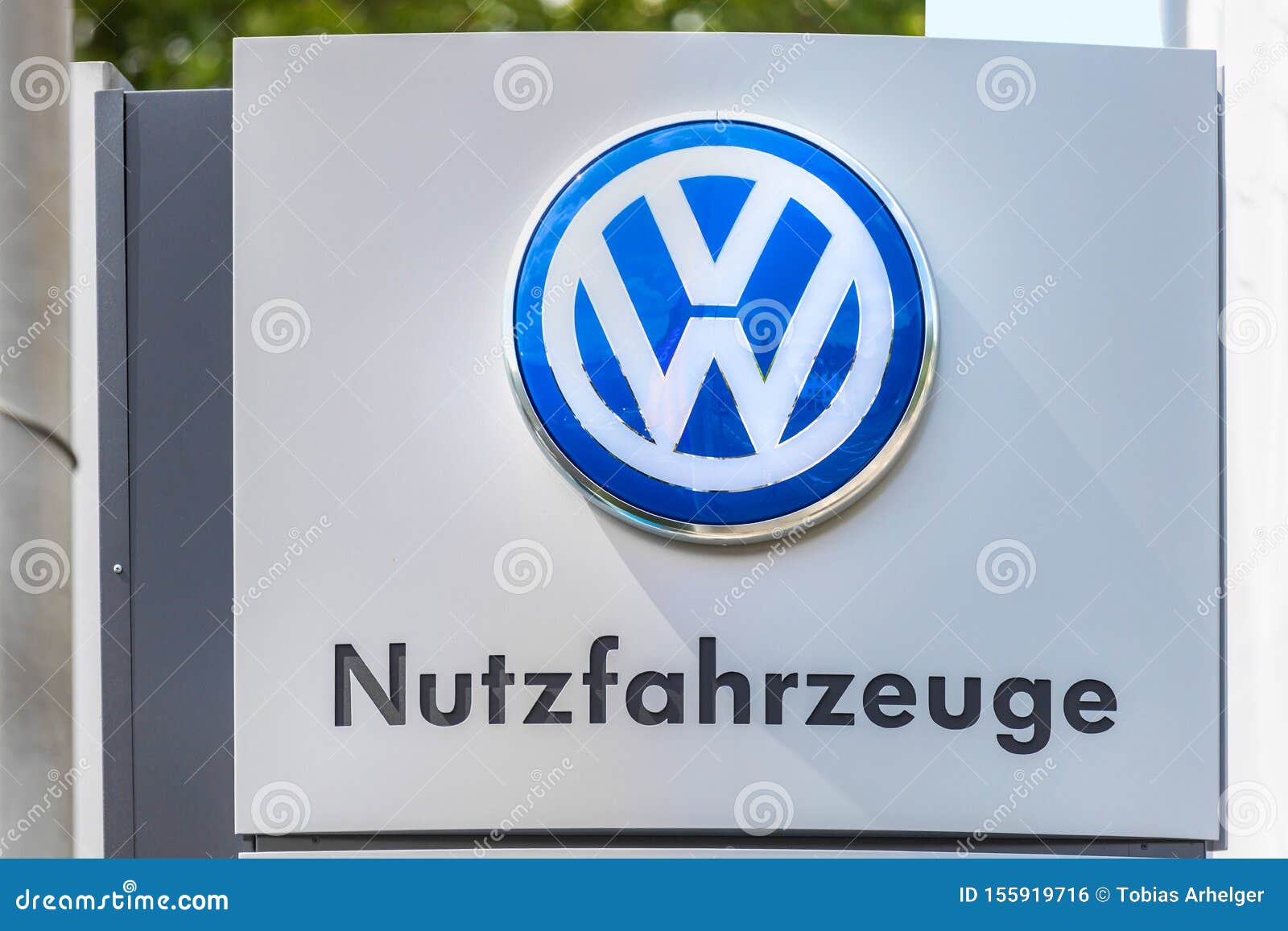 与德国商用车词的vw标志在siegen德国编辑类照片 图片包括有北部 汽车 徽标 蓝色 信函