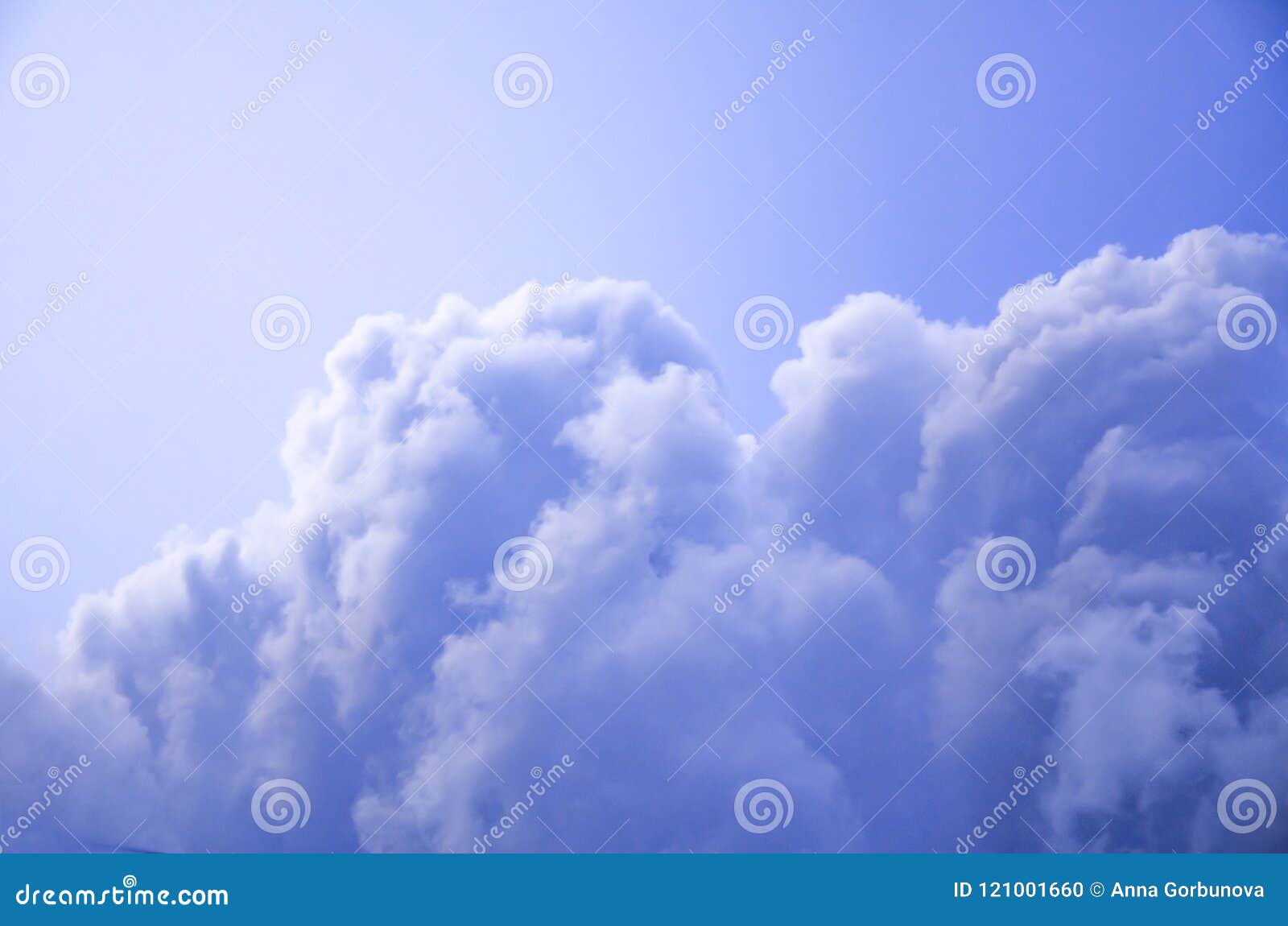 与积云的淡紫色天空背景库存照片 图片包括有天堂 航空 主要 丁香 飓风 成块 包括 与积云的淡紫色天空背景库存照片 图片包括有天堂 航空 主要 丁香 飓风 成块 包括