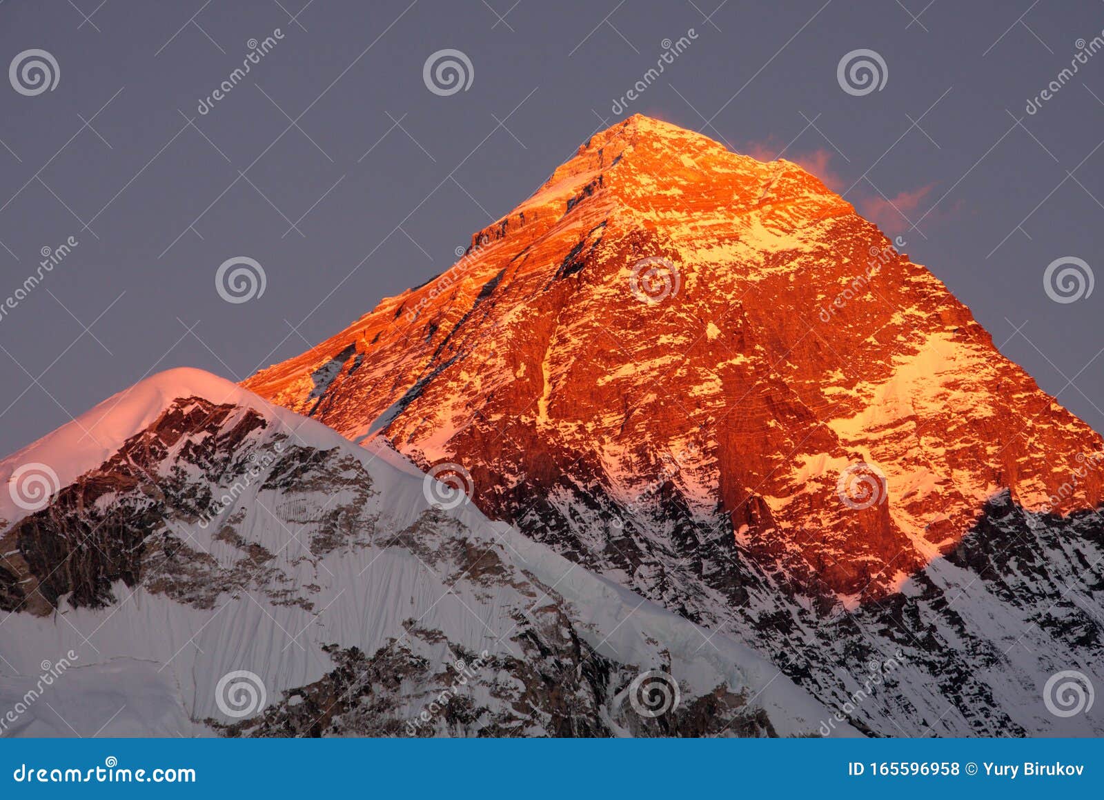 世界最高峰 珠穆朗玛峰库存照片 图片包括有喜马拉雅山 挂接 迁徙 本质 岩石 世界 165596958