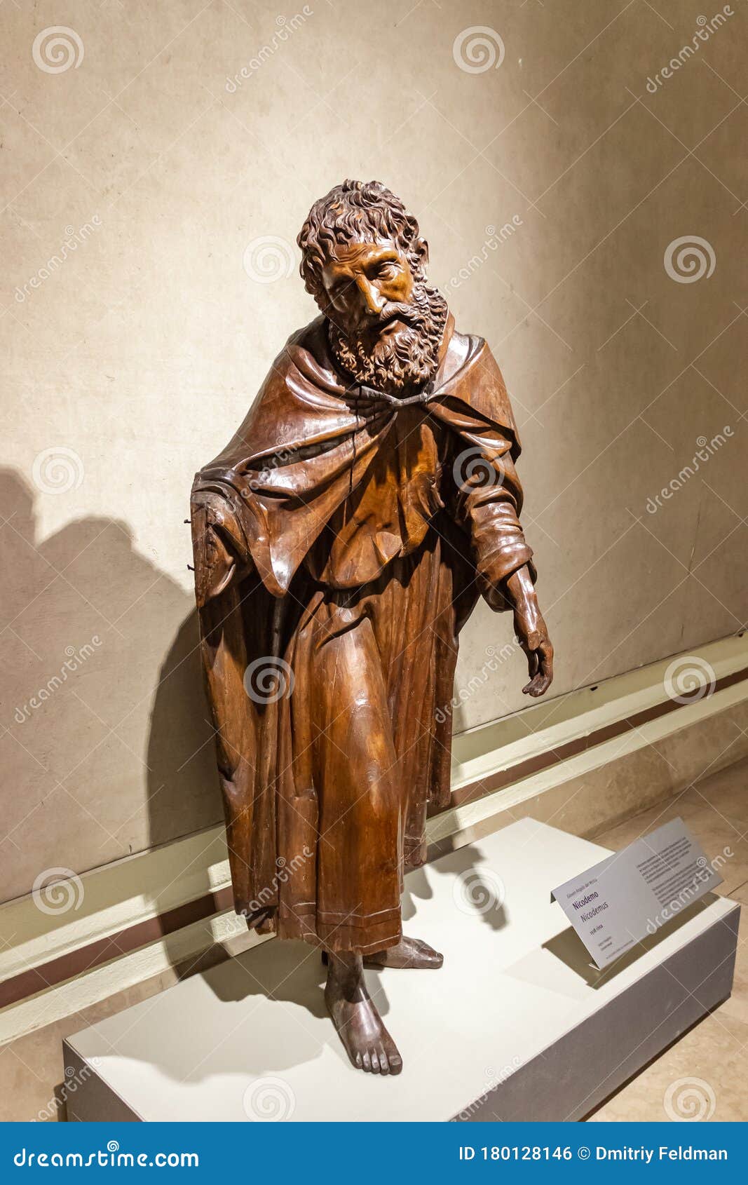 16世纪雕刻的st Nicodemus木雕 Sforzesco Castle Castello Sforzesco博物馆的展览编辑类照片 图片包括有拱道 画廊 180128146