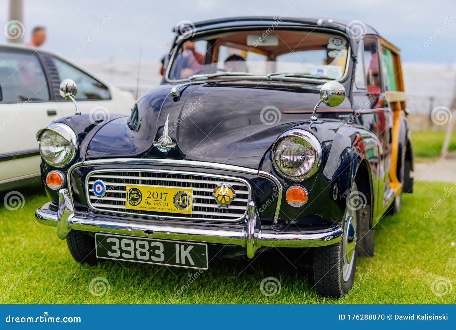 世纪60年代黑色mini Morris 1000 Traveler的前景编辑类图片 图片包括有morris 1000