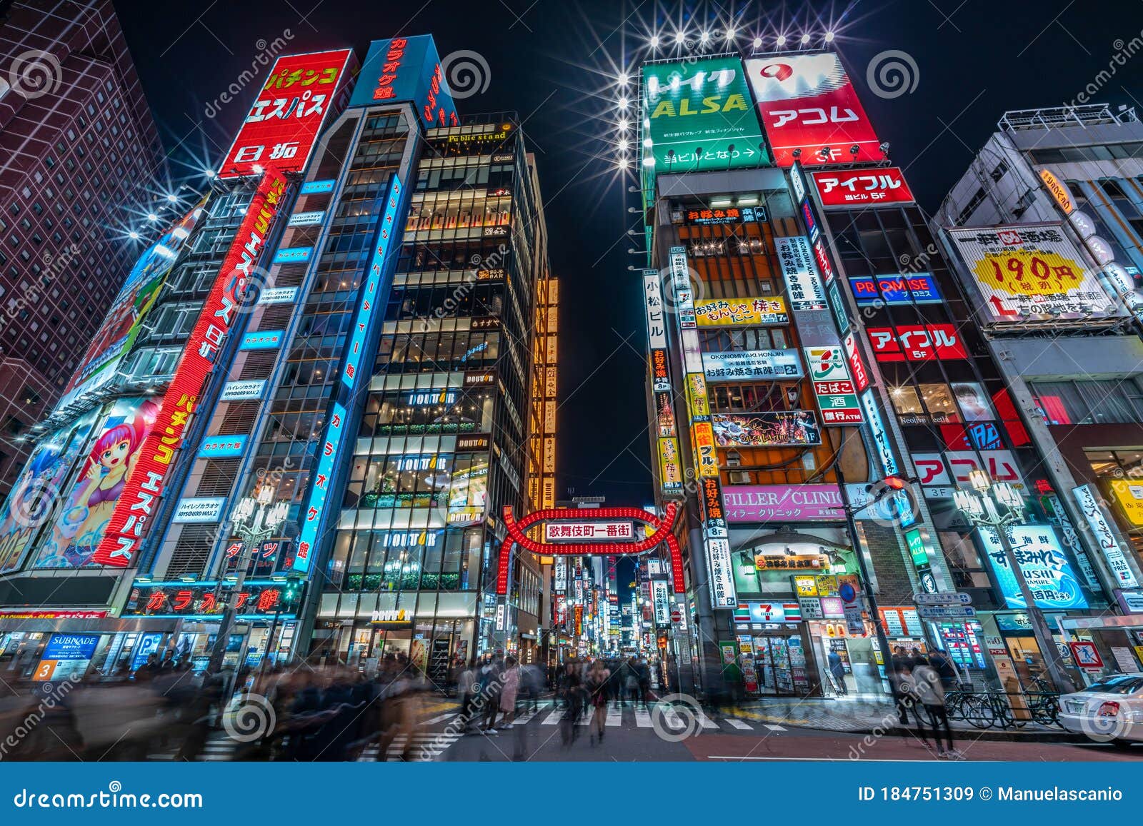 东京新宿歌舞伎町娱乐与红灯区入口编辑类库存图片 图片包括有室外 行军 步行者 夜间 日语 东京新宿歌舞伎町娱乐与红灯区入口编辑类库存图片 图片包括有室外 行军 步行者 夜间 日语
