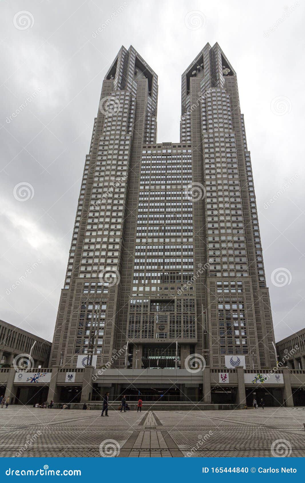 东京都政府大楼 日本西新宿摩天大楼金融区的建筑景观编辑类图片 图片包括有观光 大都会 著名 东京都政府大楼 日本西新宿摩天大楼金融区的建筑景观编辑类图片 图片包括有观光 大都会 著名