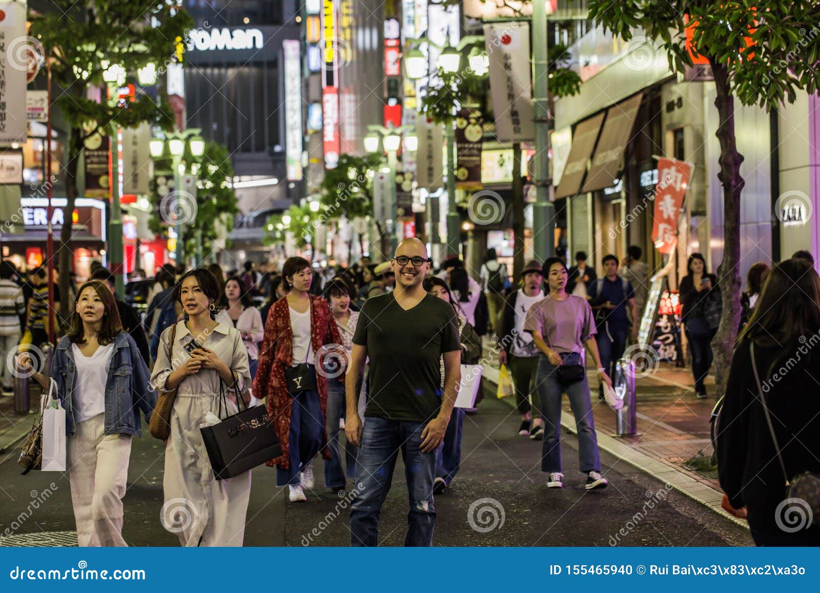 东京 2019年5月19日 日本东京新宿街头人编辑类图片 图片包括有大道