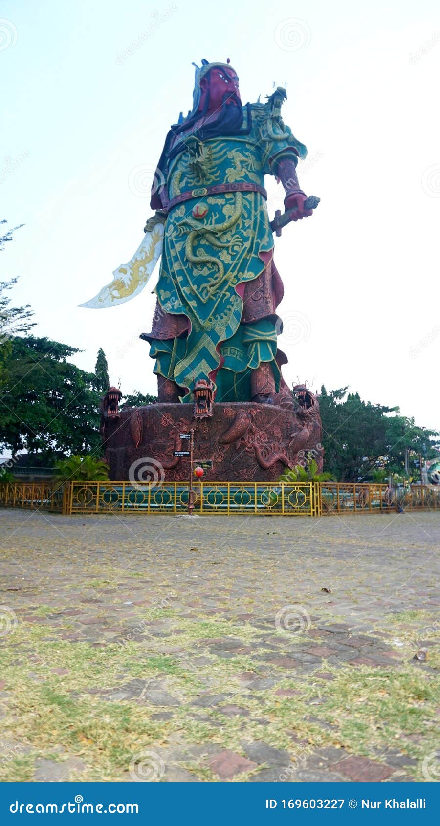 东爪哇 19年6月23日 关圣比奥寺维原后院的关公大像库存图片 图片包括有佛教 安静