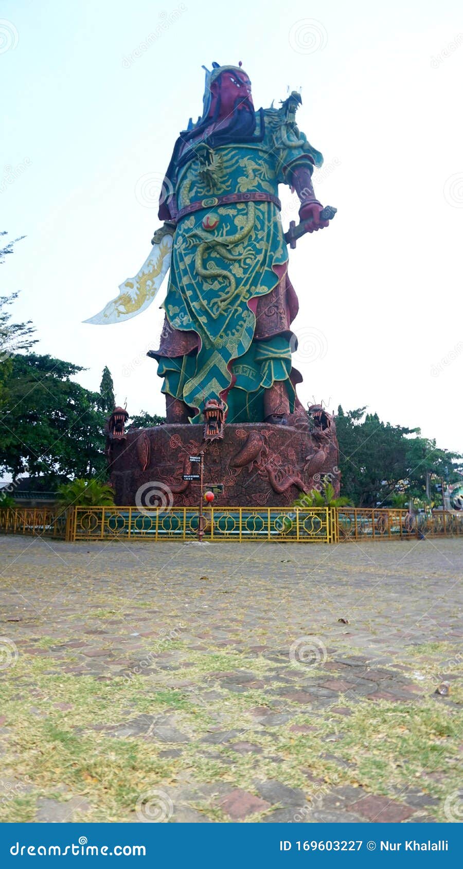 东爪哇 19年6月23日 关圣比奥寺维原后院的关公大像库存图片 图片包括有佛教 安静 东爪哇 19年6月23日 关圣比奥寺维原后院的关公大像库存图片 图片包括有佛教 安静