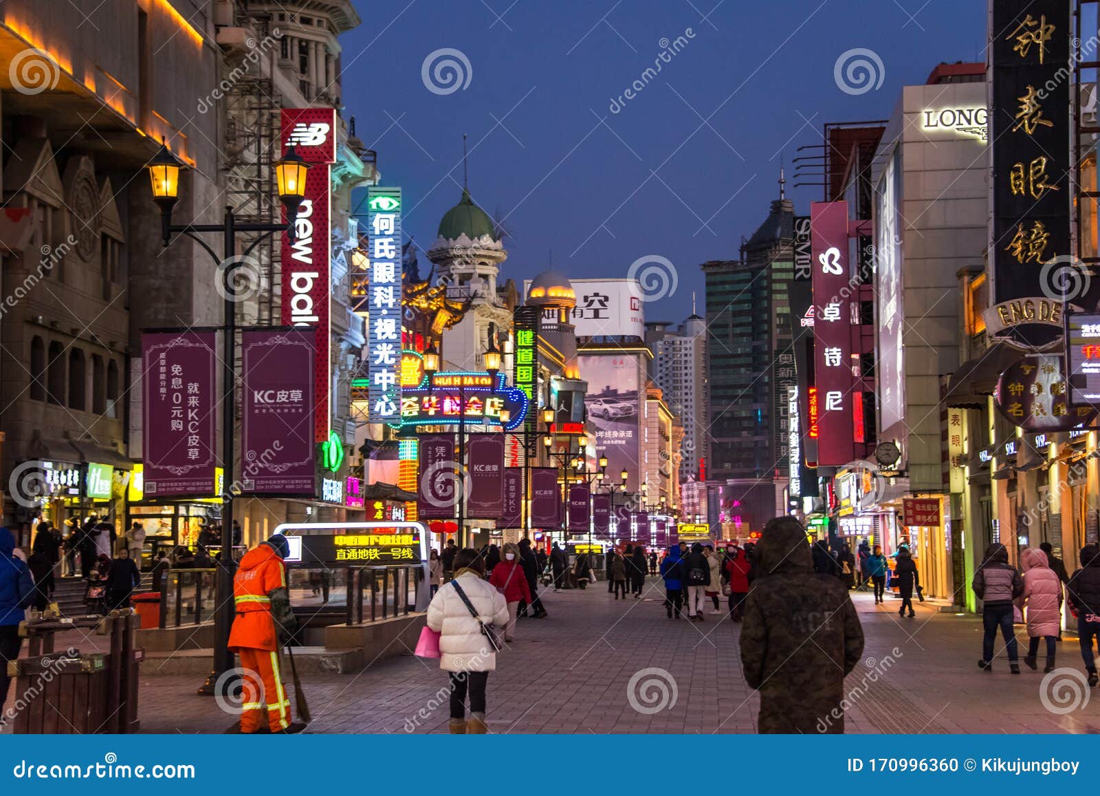 中国沈阳 18年12月28日 沈阳中街中街沈阳市中心步行街区编辑类图片 图片包括有中央 著名