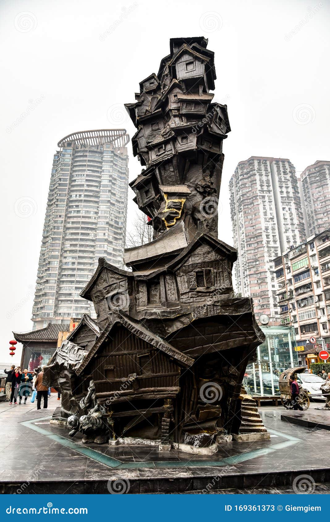 中国重庆 17年1月6日 雕塑屋是洪亚东的一层层叠 这里是著名的传统建筑编辑类库存照片 图片包括有城市 朝代