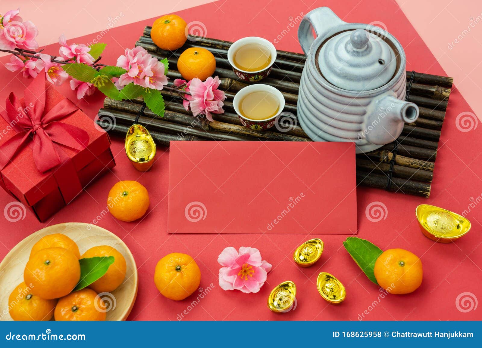 中文意味着富有或富有 幸福元旦配饰与春节假期概念背景红库存照片 图片包括有平面 背包