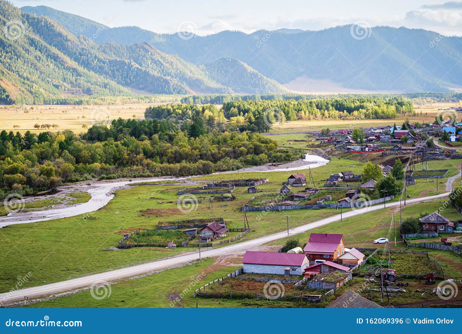 乡村秋山库存照片 图片包括有农庄 地区 经济 横向 森林 景气 乡下 二者择一地 乡村秋山库存照片 图片包括有农庄 地区 经济 横向 森林 景气 乡下 二者择一地