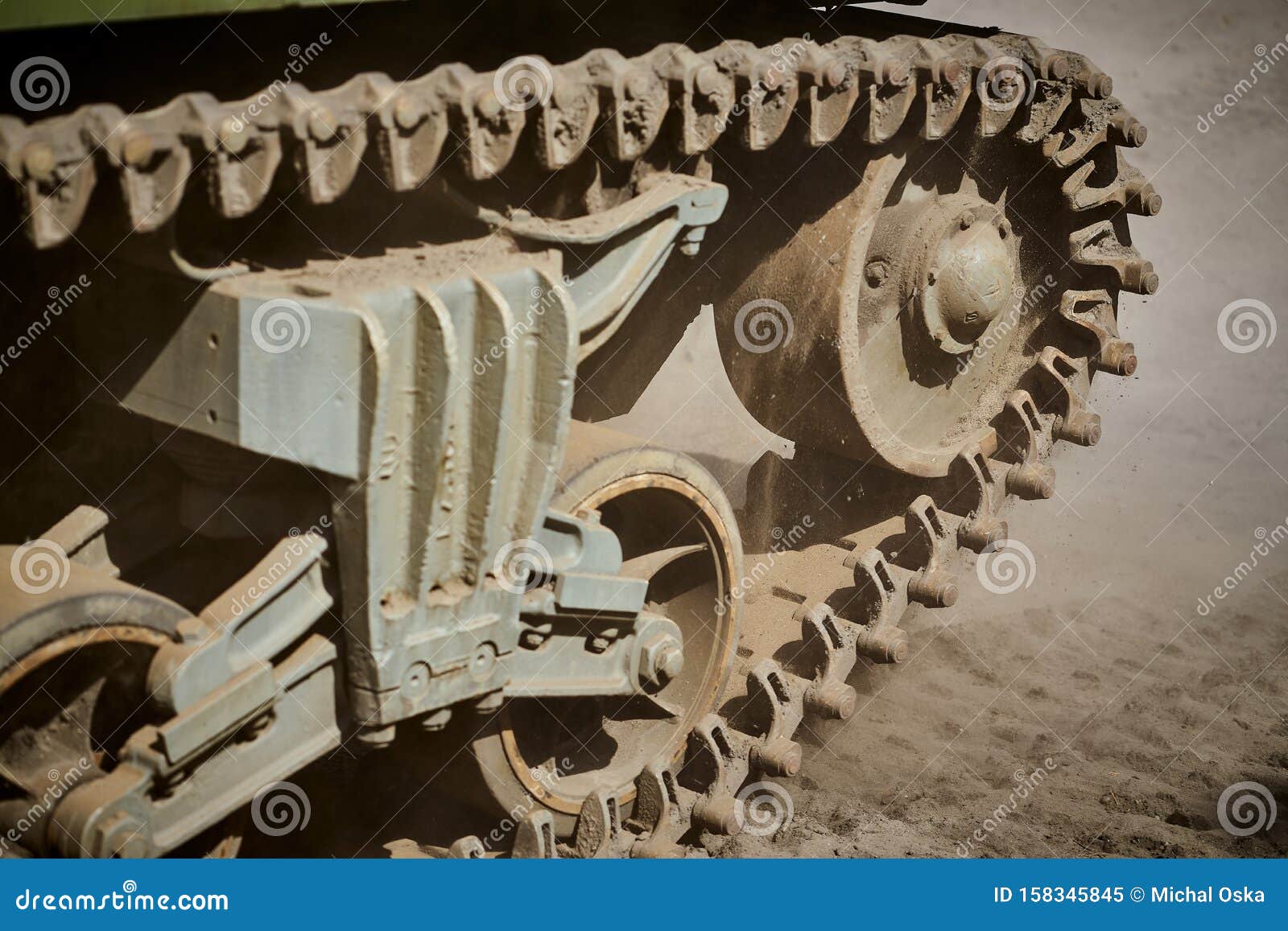 二战时期老坦克的毛毛虫库存图片 图片包括有