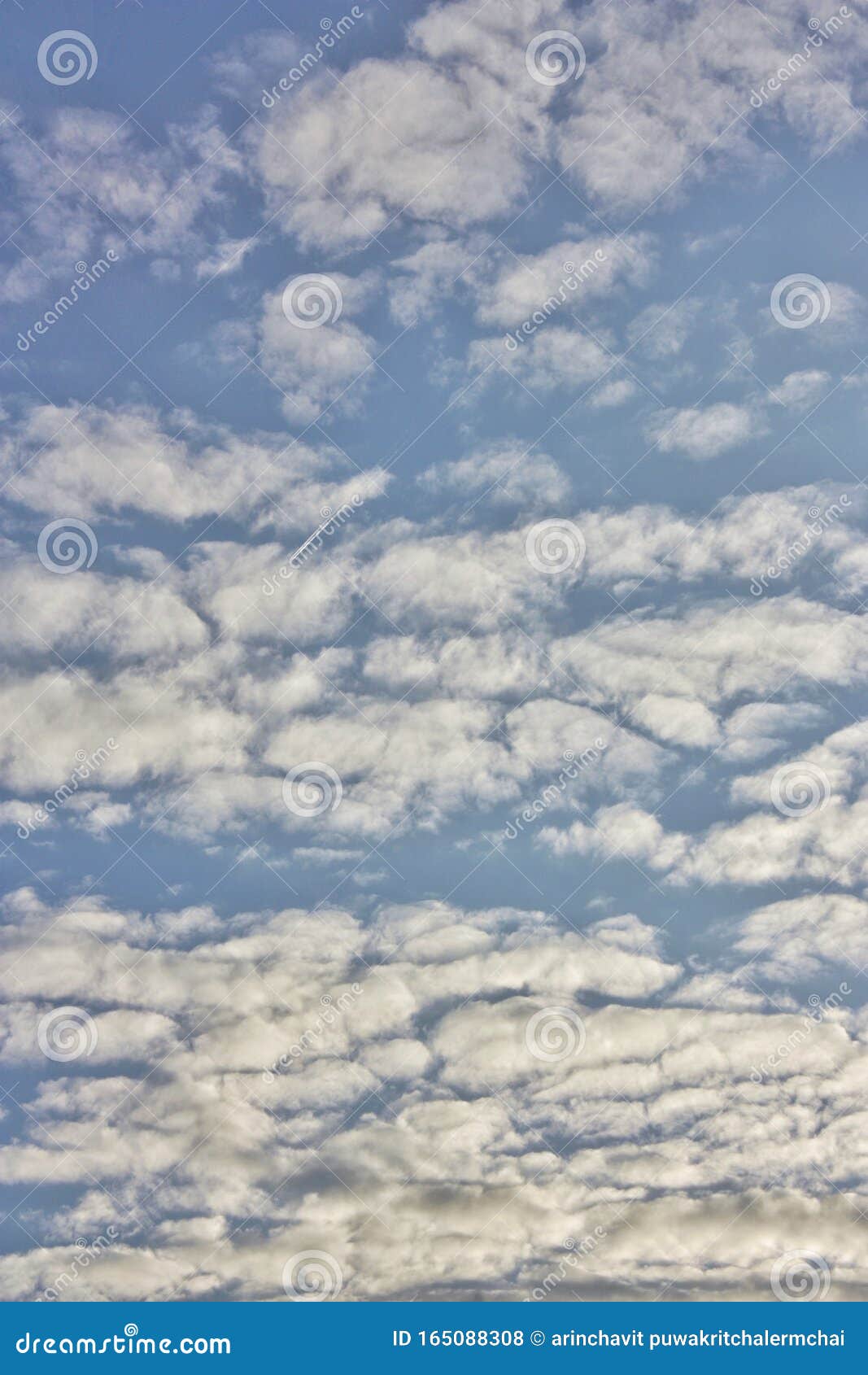 云和天空的壁纸云天背景库存照片 图片包括有云彩 背包 地图集 本质