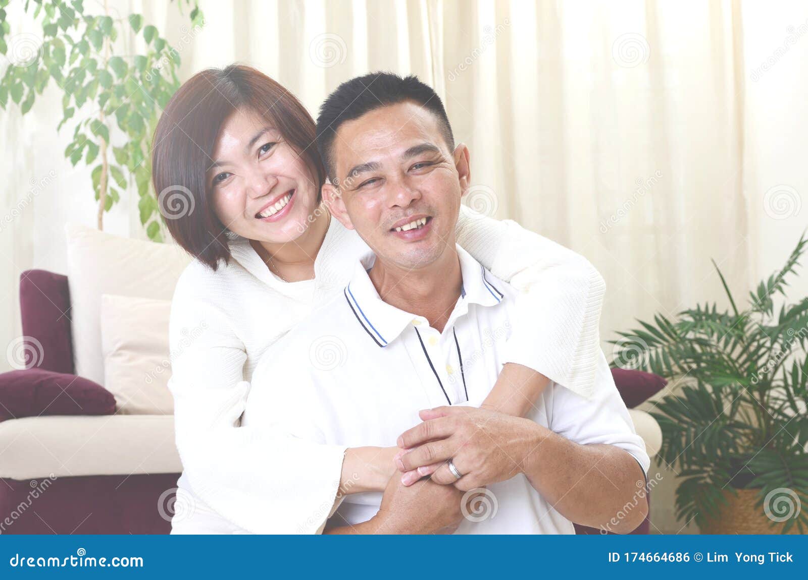 亚洲可爱的中年夫妇库存照片 图片包括有亚洲可爱的中年夫妇