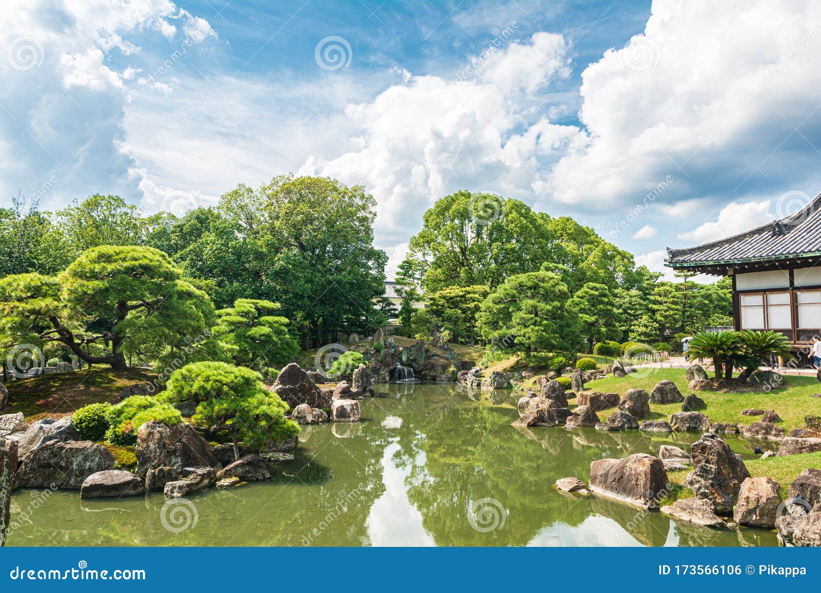 京都御所宫园编辑类照片 图片包括有视图 皇家 宫殿 贿赂 植被 石头 结构树 工厂