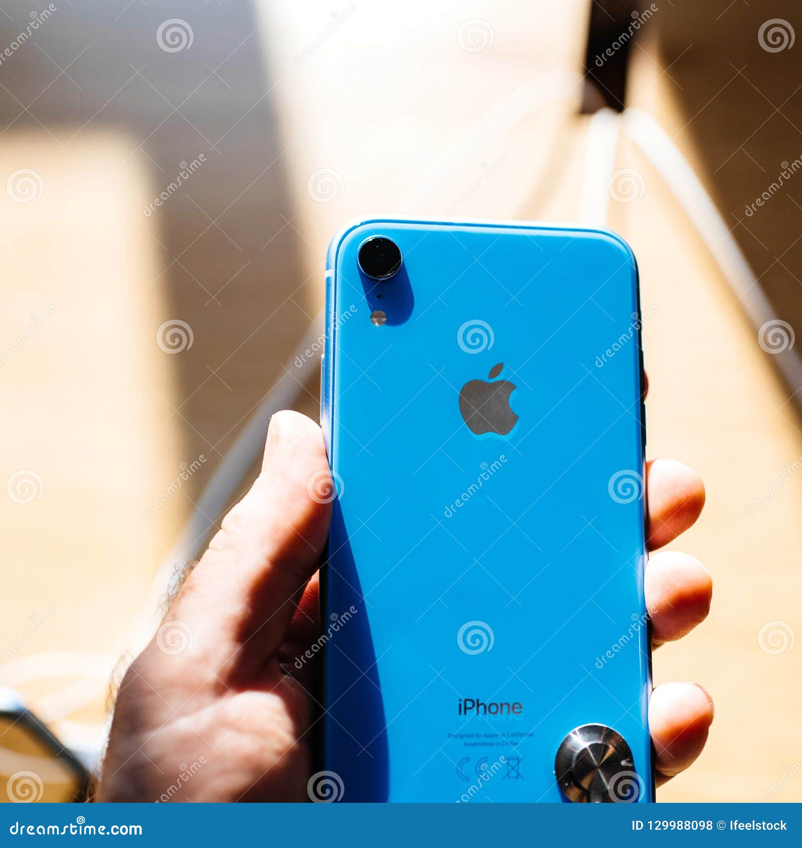 人藏品iphone Xr蓝色编辑类库存照片 图片包括有互联网 阿帕卢萨马