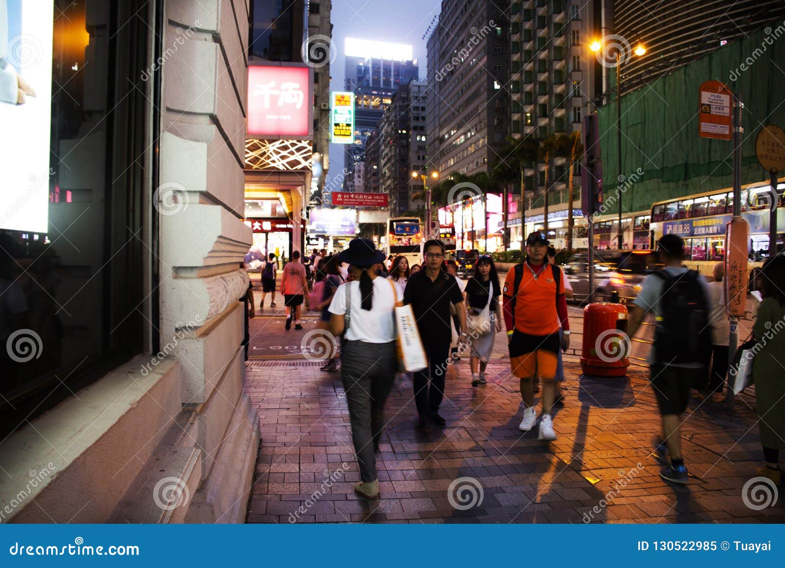 人走的旅行和购物在九龙海岛的尖沙咀市在香港 中国编辑类图片 图片包括有人走的旅行和购物在九龙海岛的尖沙咀市在香港 中国