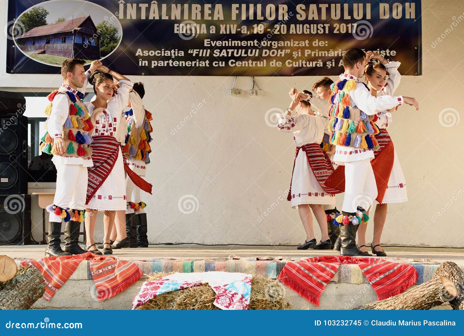 从salaj地区 罗马尼亚的罗马尼亚传统舞蹈编辑类图片 图片包括有服装