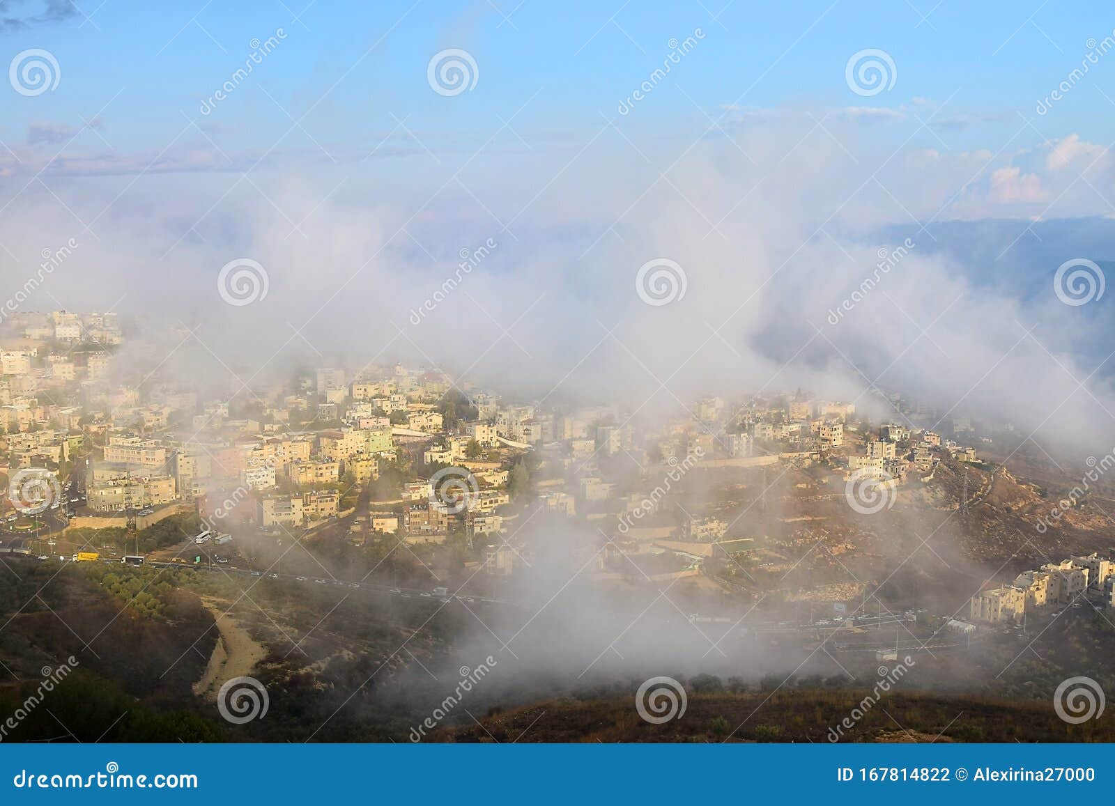 以色列拿撒勒早间雾中加利利卡纳村圣经村库存照片 图片包括有内盖夫加利利 自然 福音书 首先