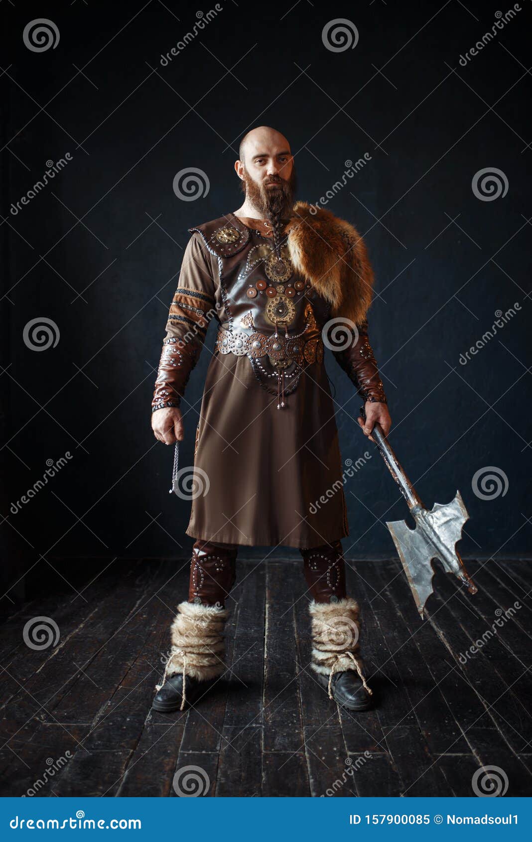 传统北欧服装中斧头的维京人库存图片 图片包括有中世纪 服装 北欧人 杠铃 历史 纹章