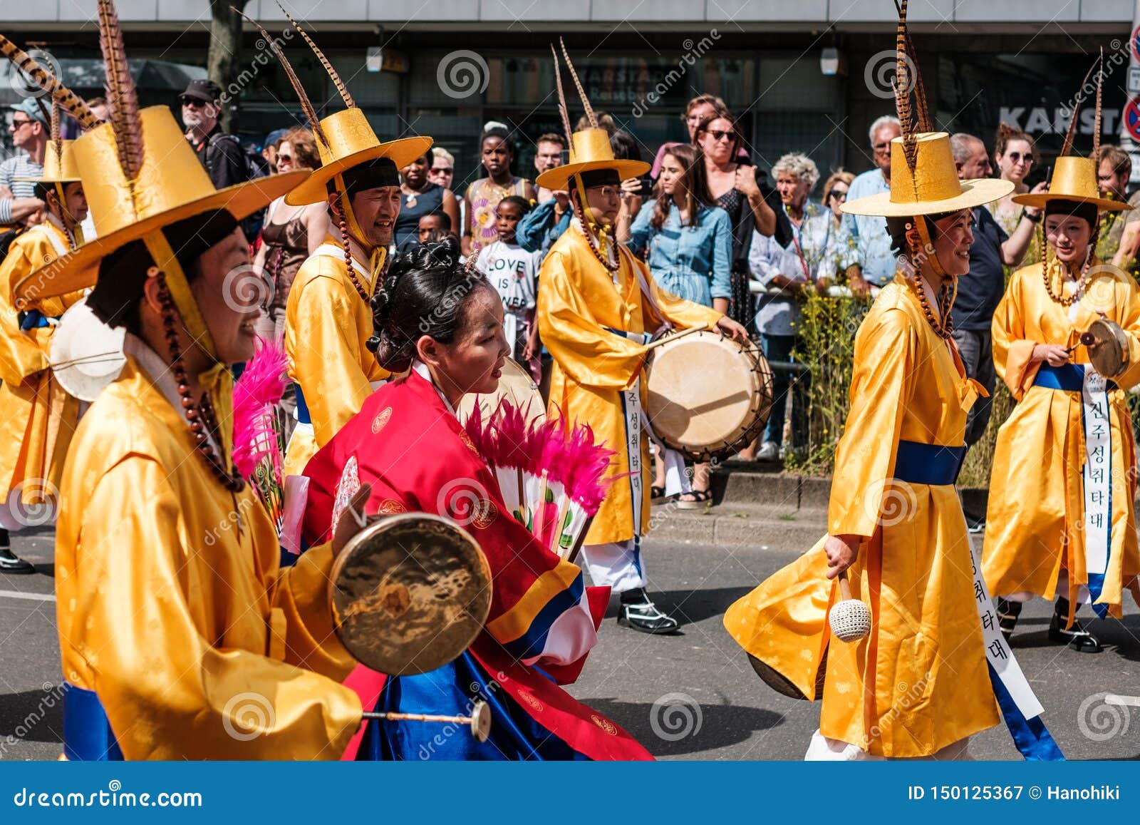 传统服装的韩国人在karneval Der文化kulturen狂欢节在柏林图库摄影片 图片包括有文化 种族 传统服装的韩国人在karneval Der文化kulturen狂欢节在柏林图库摄影片 图片包括有文化 种族