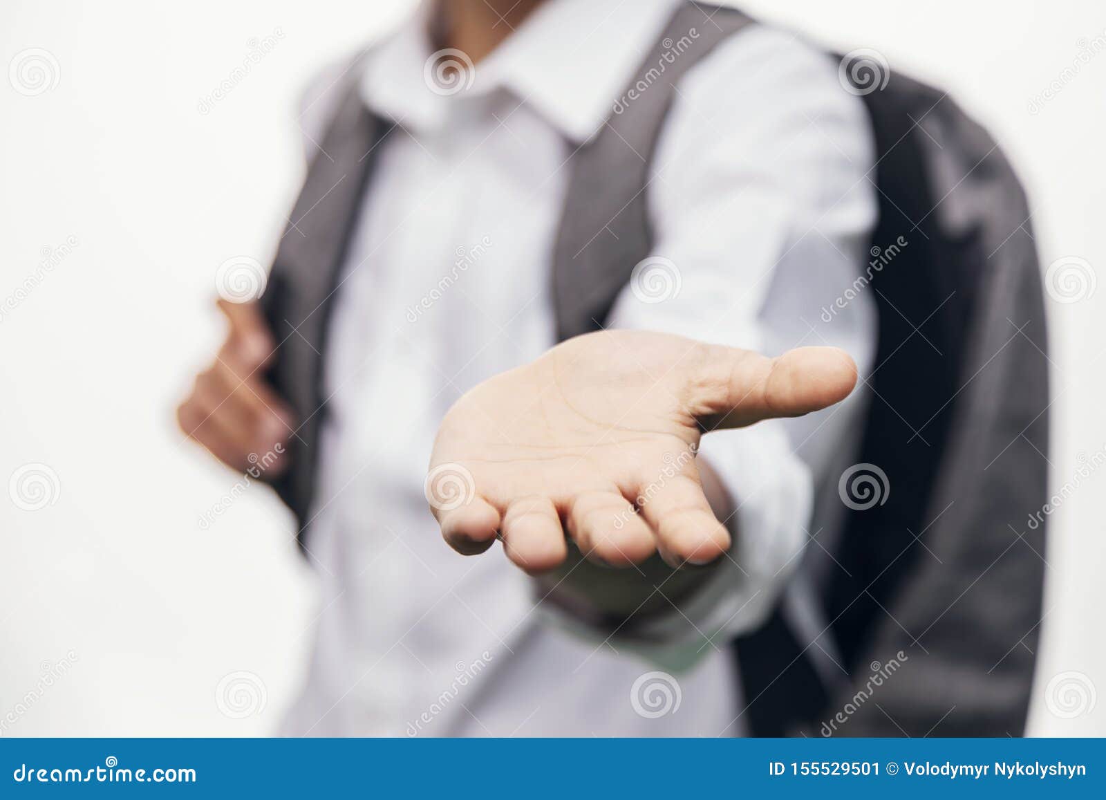 伸手的男孩库存图片 图片包括有姿态 学员 男性 开张 青年期 青少年 背包 现有量 伸手的男孩库存图片 图片包括有姿态 学员 男性 开张 青年期 青少年 背包 现有量