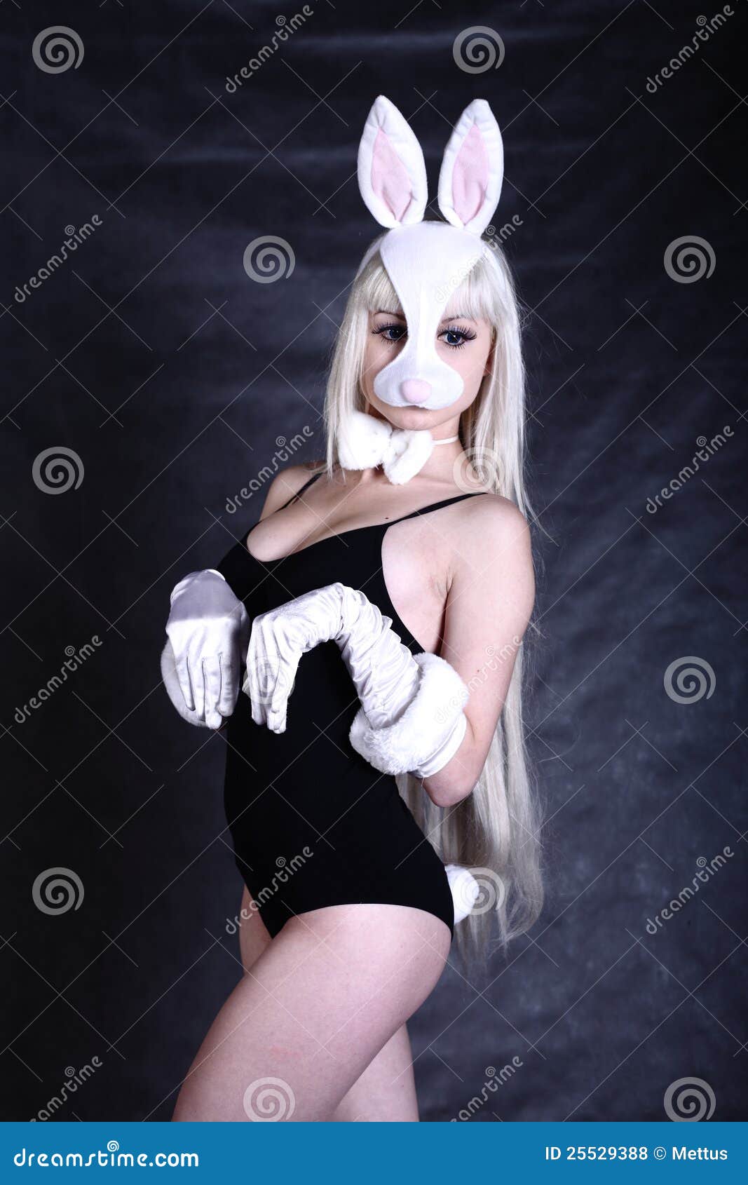 Девушка кролик 18