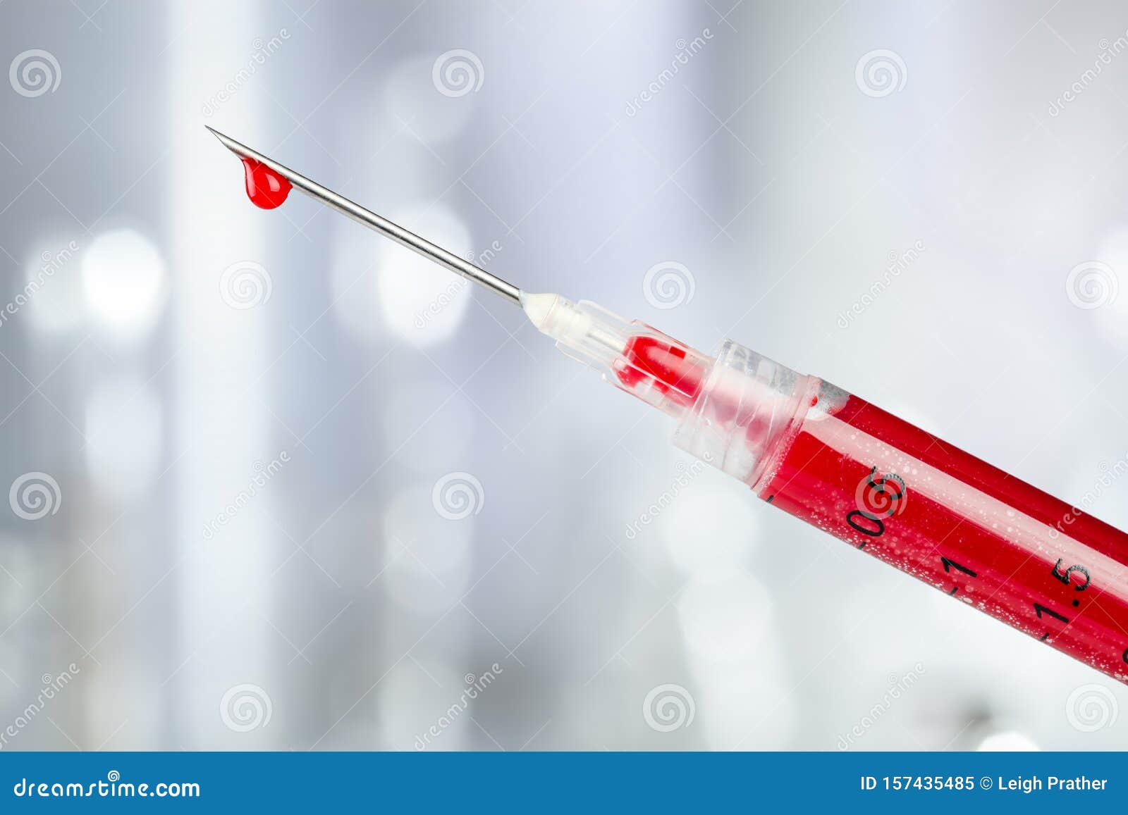 充满血液的注射器库存图片 图片包括有红色 注射 查出 处理 医疗 锋利 实验 接种