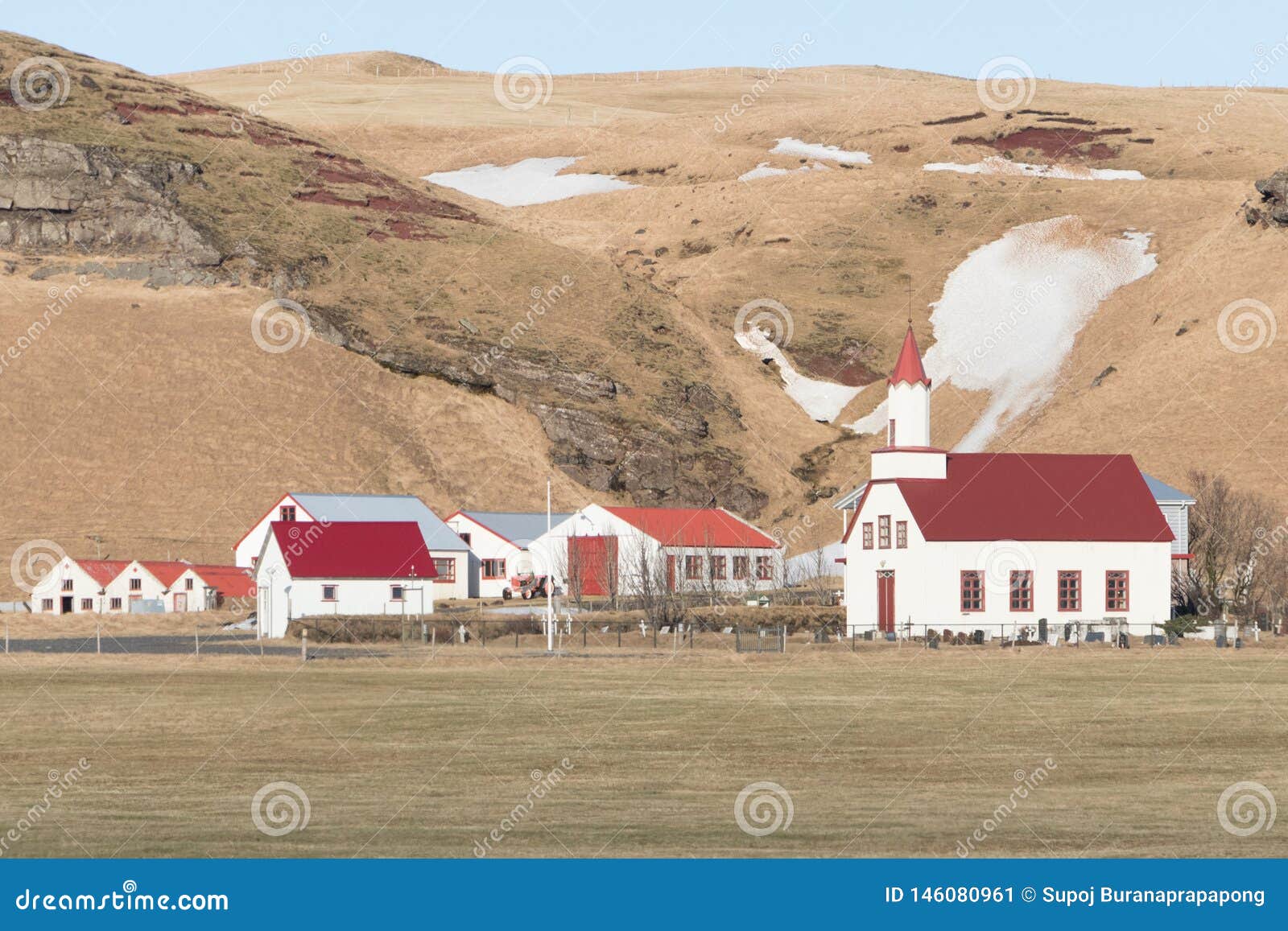 冰岛南部维克市空景vik是reynisfjara Coastvik教堂附近的一个小镇 是著名的北欧基督教徒库存图片 图片包括有 冰岛南部维克市空景vik是reynisfjara Coastvik教堂附近的一个小镇 是著名的北欧基督教徒库存图片 图片包括有